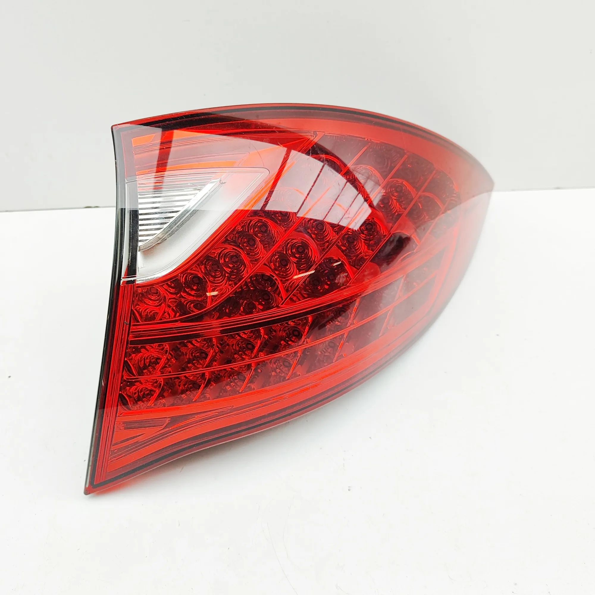Porsche Cayenne Rear Right Tail Light 7P5945096, 7P5945096AA Rear Right Tail Light PO...