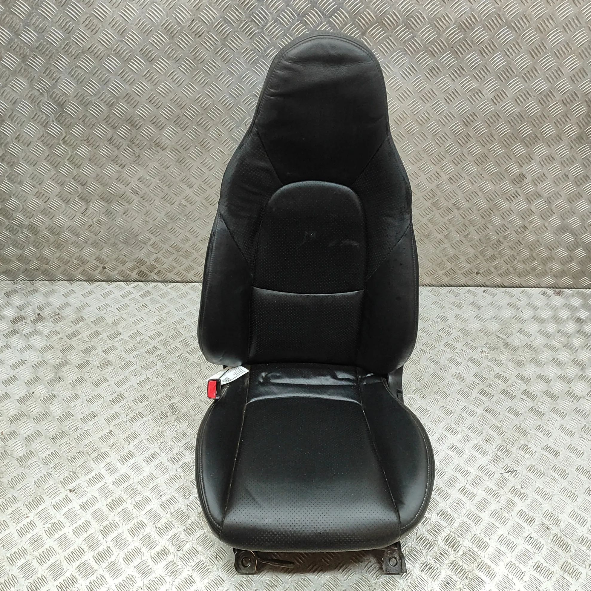 Mazda MX-5 Front Left Seat NC84-88-180, NC84-88-160 Front Left Seat MAZDA ...