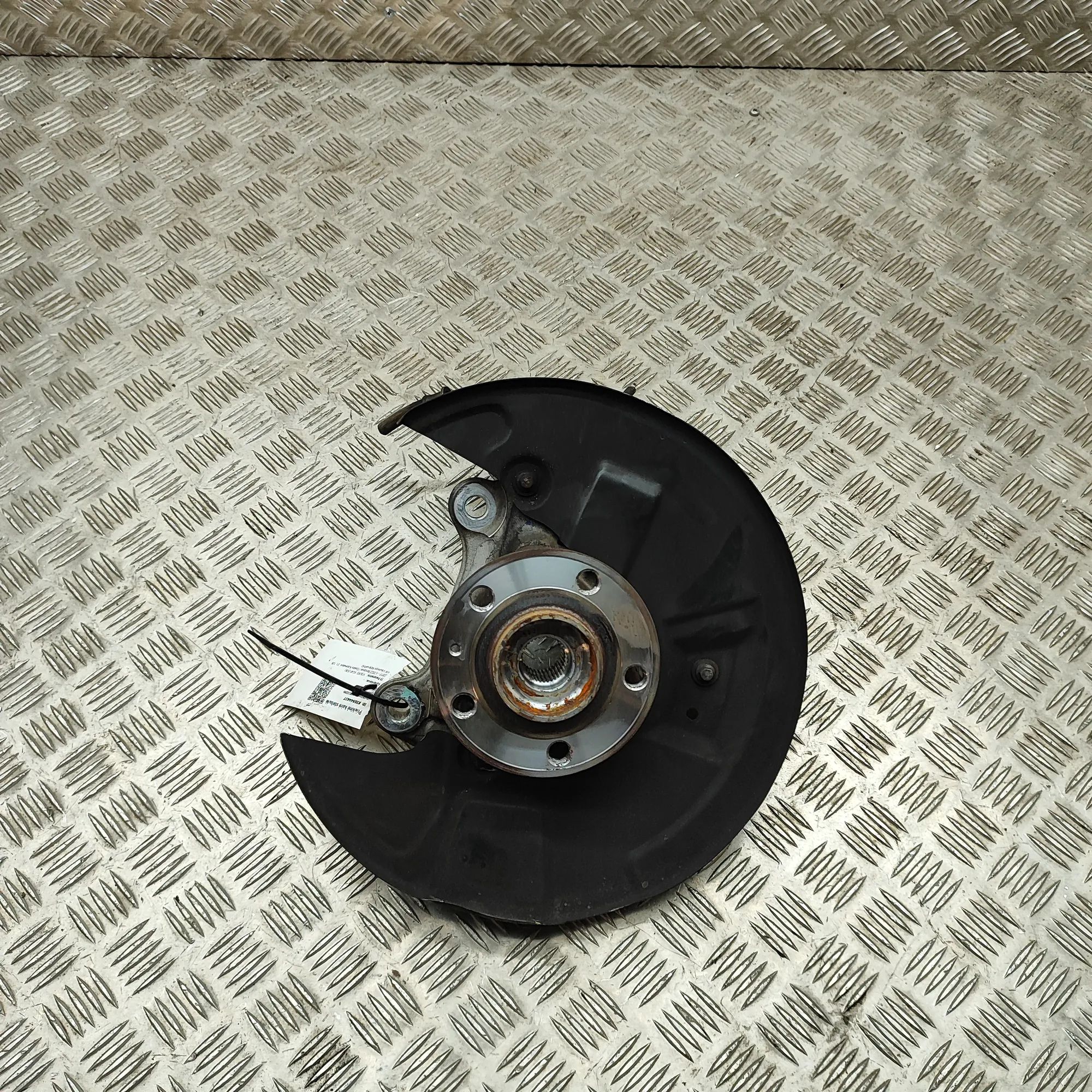 Volvo XC40 / EX40 Front Left Wheel Hub 32221856, 32470139, 32217579 Front Left Wheel H...