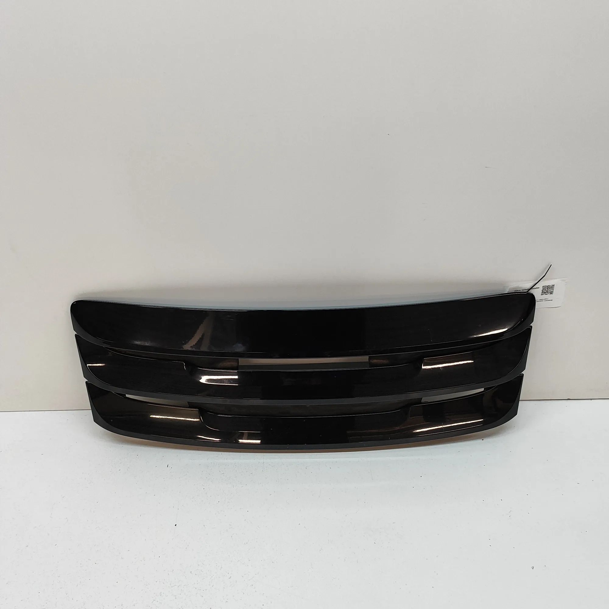 Porsche 911 (991) Rear air vent grill 991.512.331.06, 99151233106 Rear Air Vent Grill...