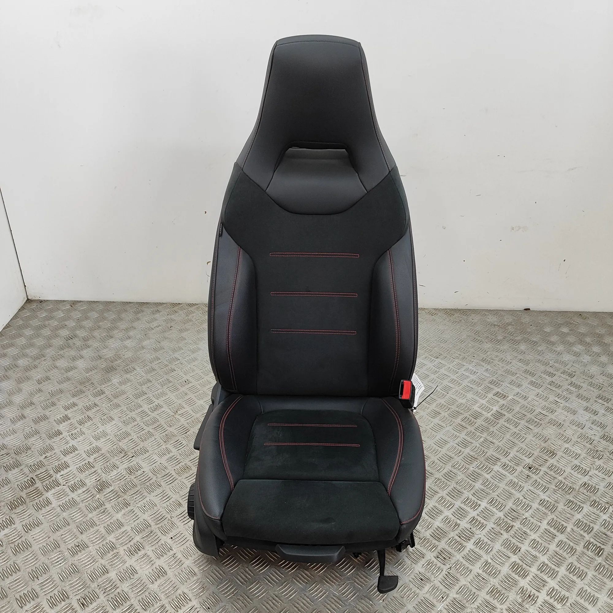 Mercedes-Benz CLA (C118) Front Right Seat A1779108001, A1778601802 Front Right Seat MERCE...