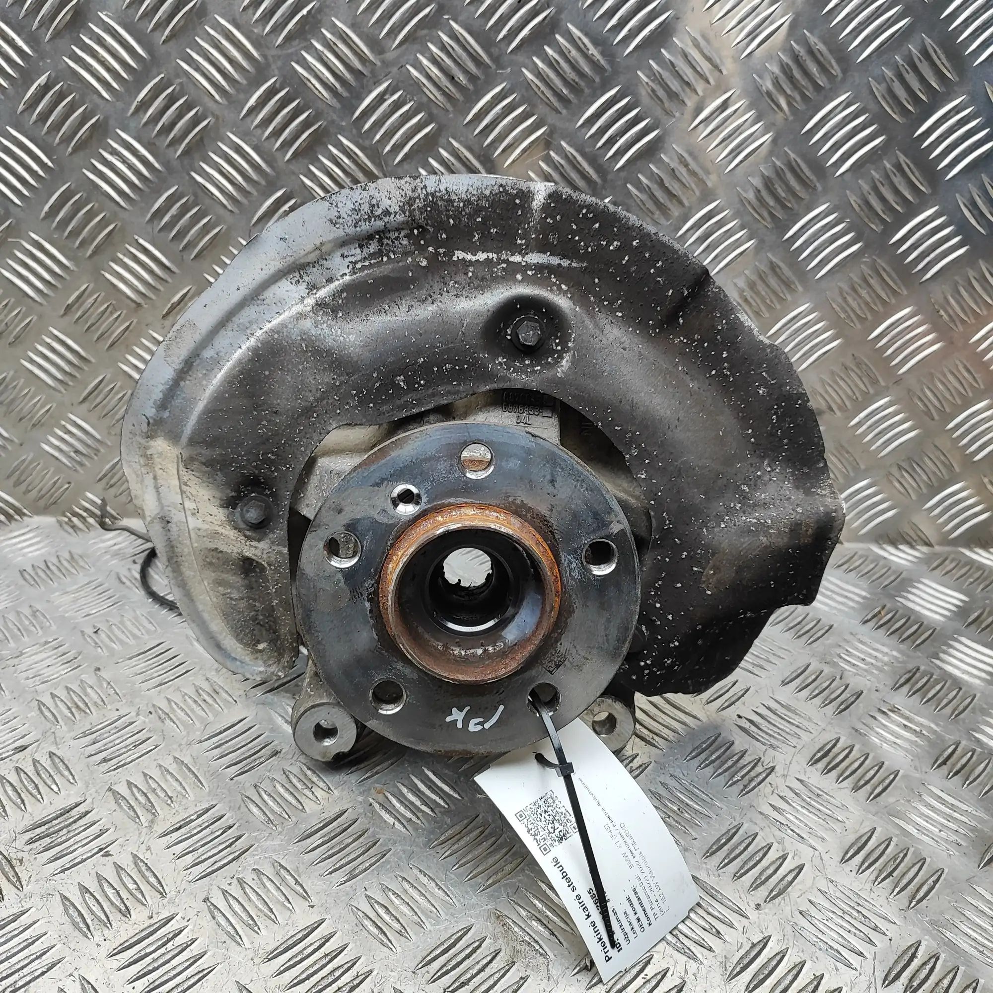 BMW X1 (F48) Front Left Wheel Hub 6876853, 6874443, 6876645 Front Left Wheel Hub ...
