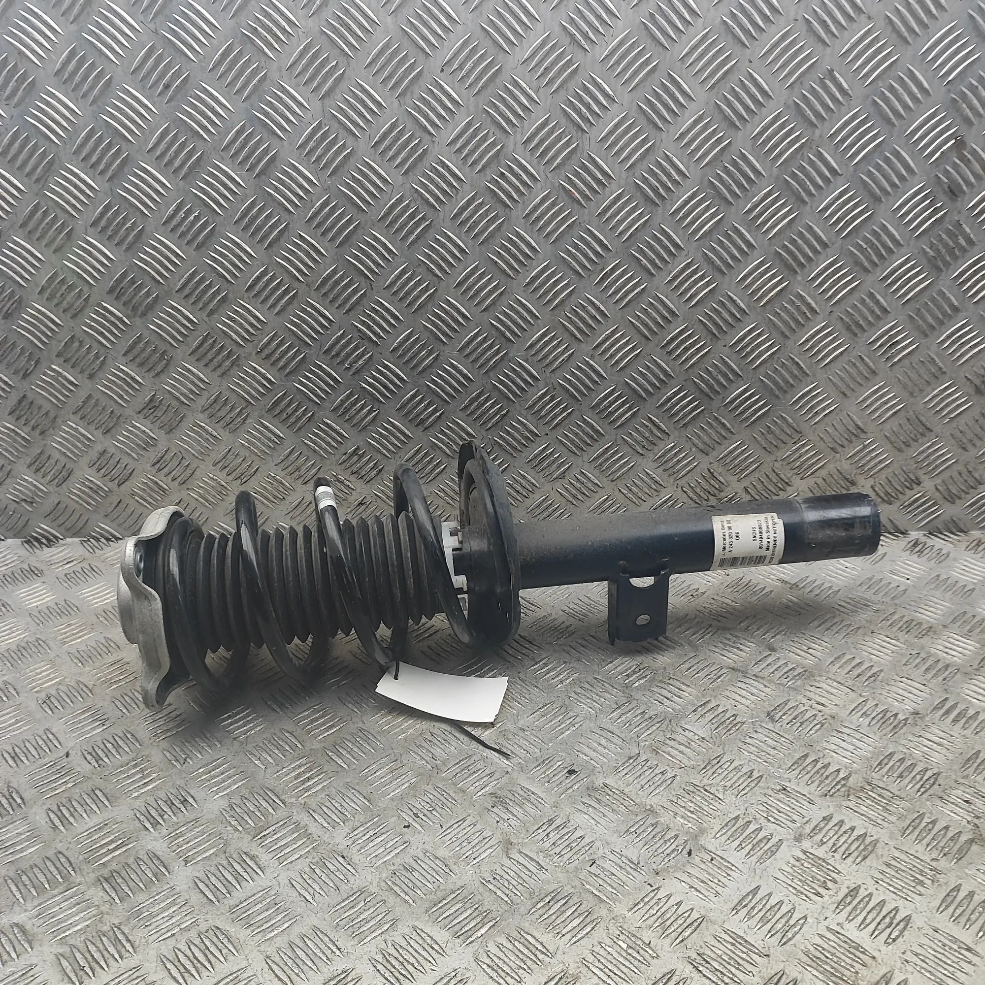 Mercedes-Benz GLA / EQA (H247) Front Right Shock Absorber A2473211400, A2473230020, A2433209000 Front Rig...