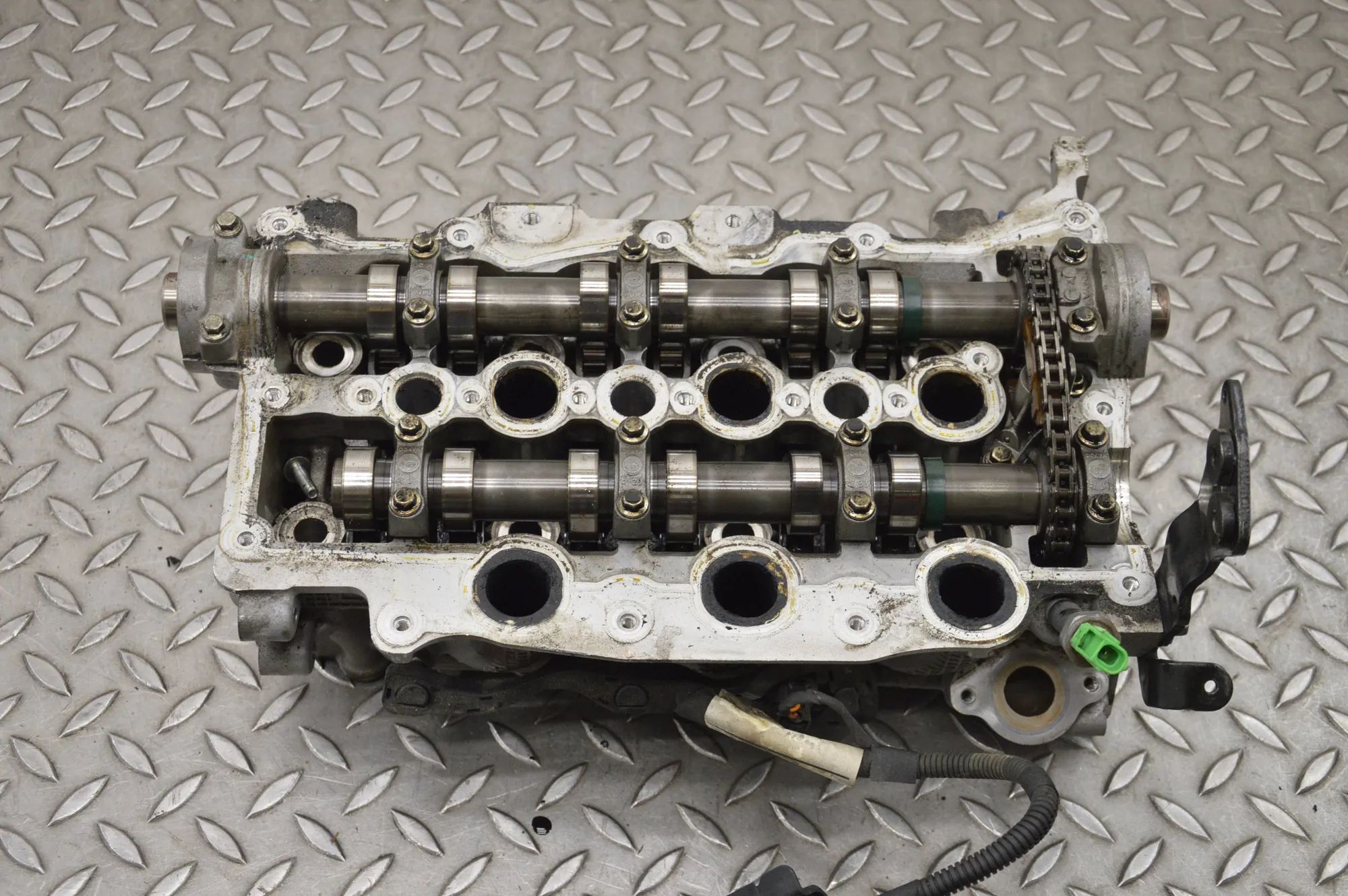 Land Rover Discovery Left Side Engine Head PM9X2Q-6C064-DA Left Side Engine Head LAND ROVE...
