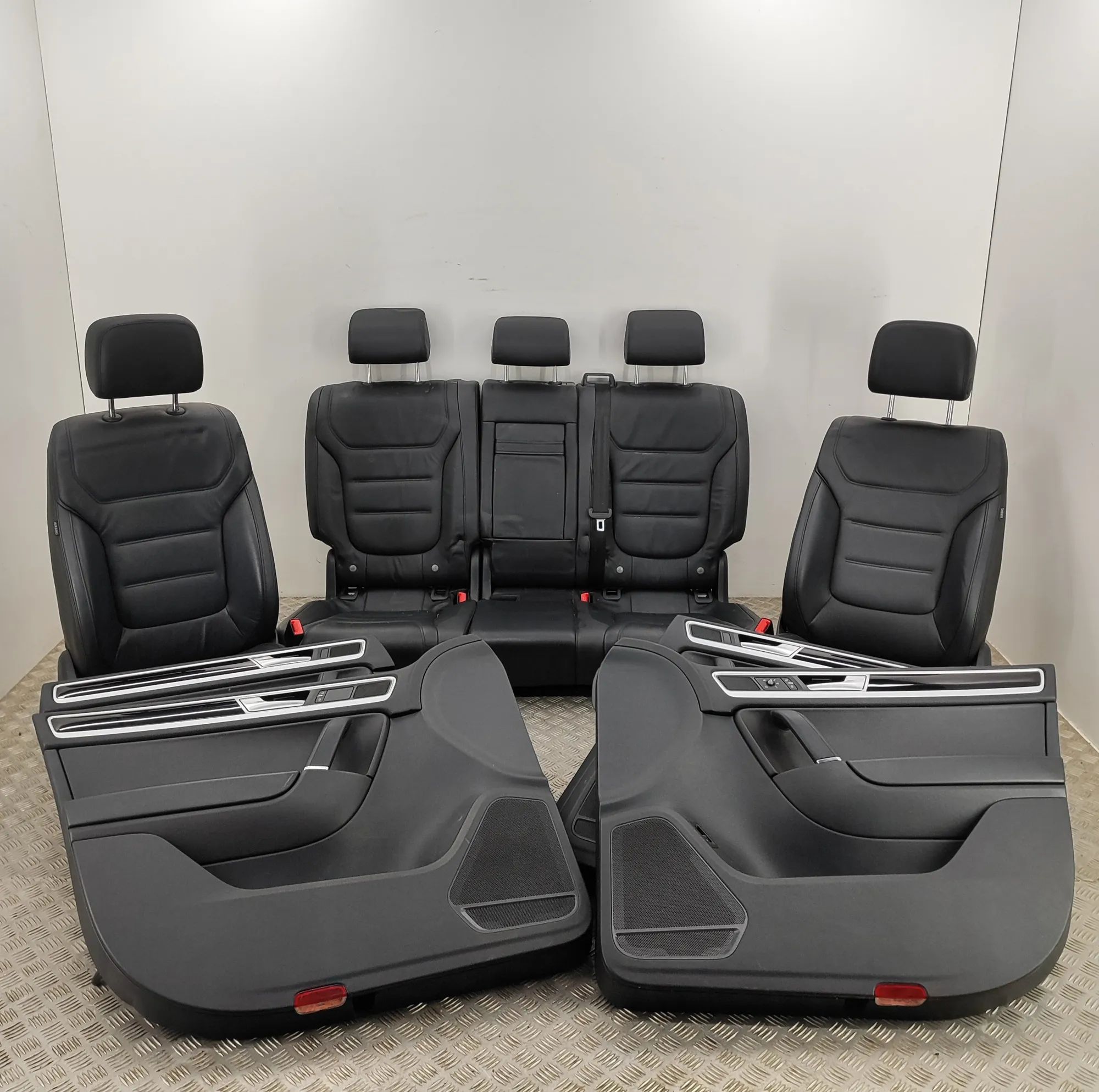 Volkswagen Touareg Interior Seats W/ Door Cards Kit 7P2867011, 7P6867211, 7P6885681A, 7P6867212, 7P...
