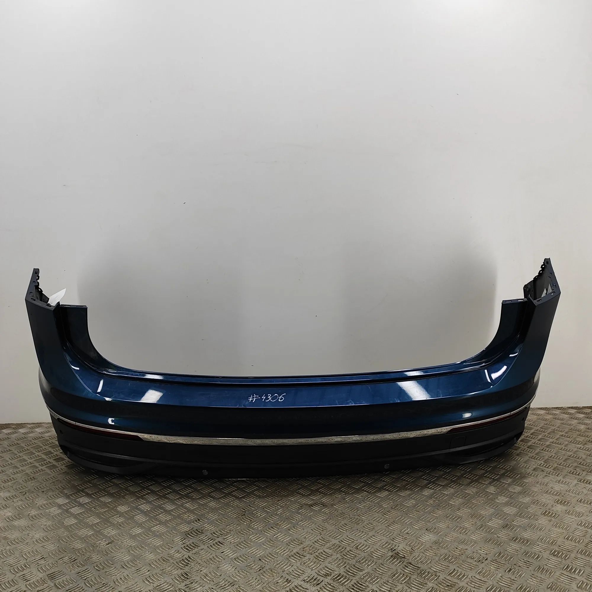 Volkswagen Tiguan rear bumper 5NA807421, 5NA807417 Rear Bumper VW TIGUAN (AD1...