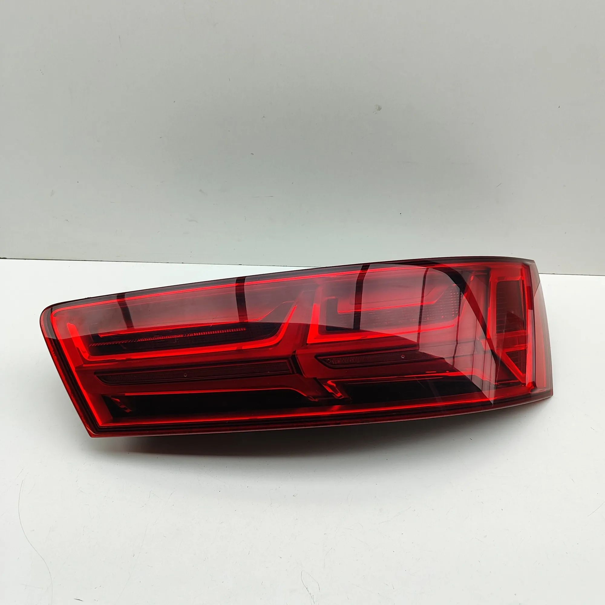 Audi Q7 (4M) Rear Right Tail Light 4M0945094 Rear Right Tail Light AUDI Q7 (4M) (2...