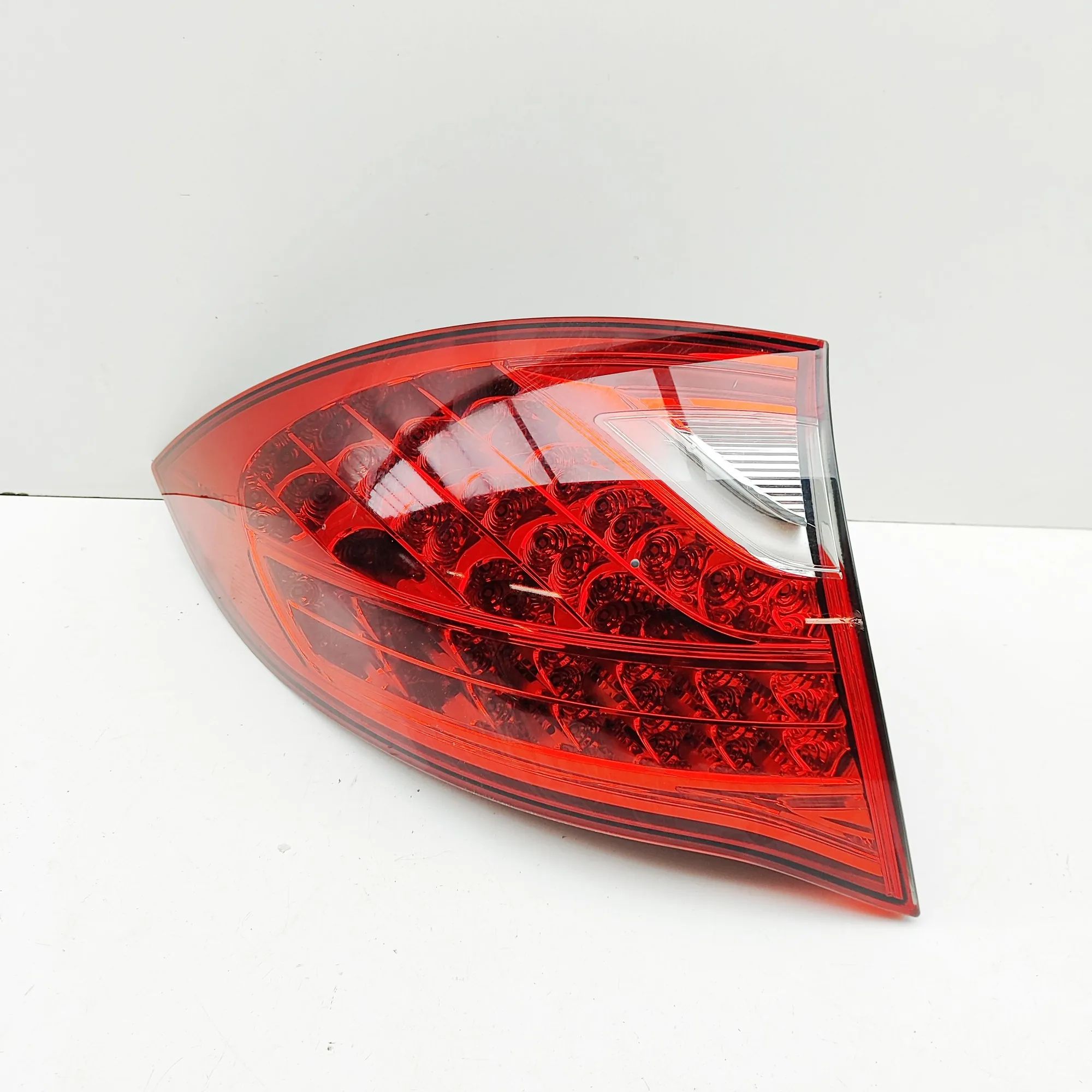 Porsche Cayenne Rear Left Tail Light 7P5945095AA, 7P5945095 Rear Left Tail Light POR...