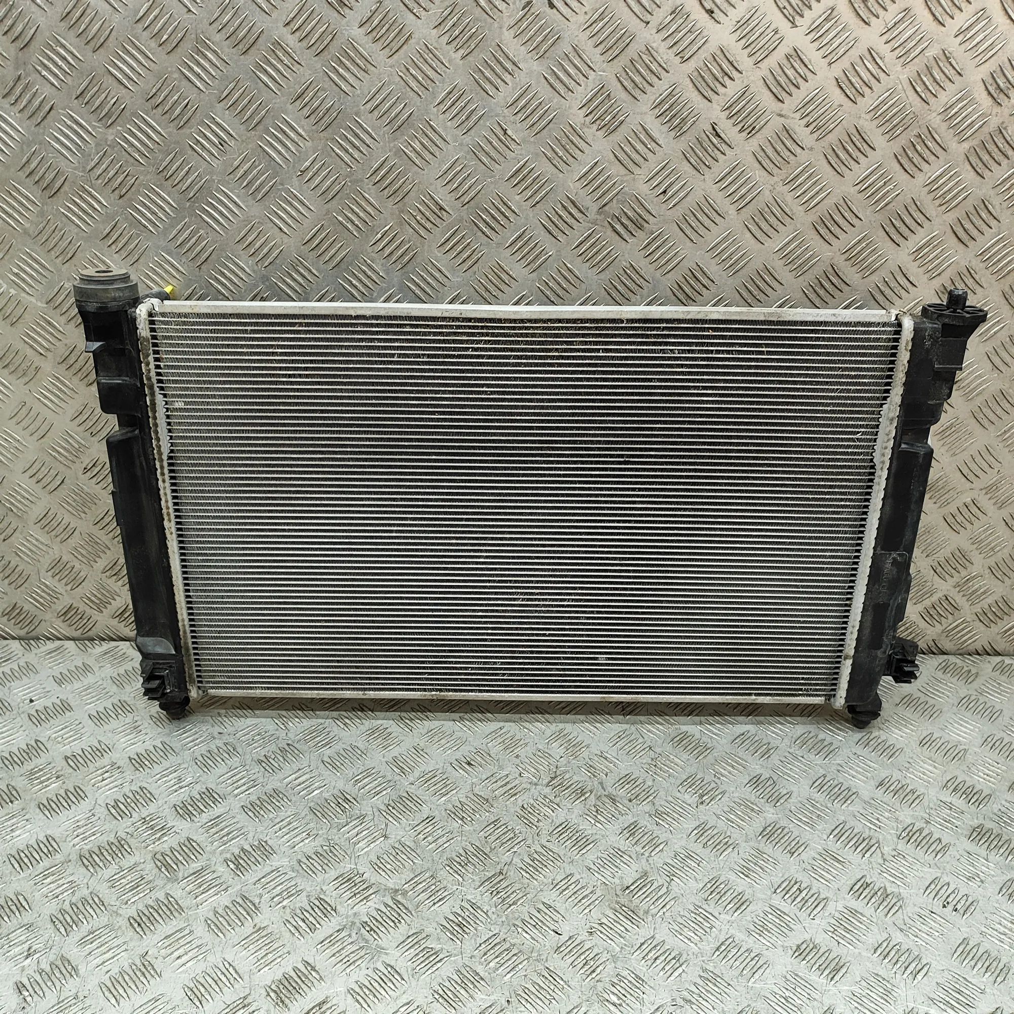 Toyota Yaris Cooling Radiator 16400-K0050, MF422136-7672 Cooling Radiator TOY...