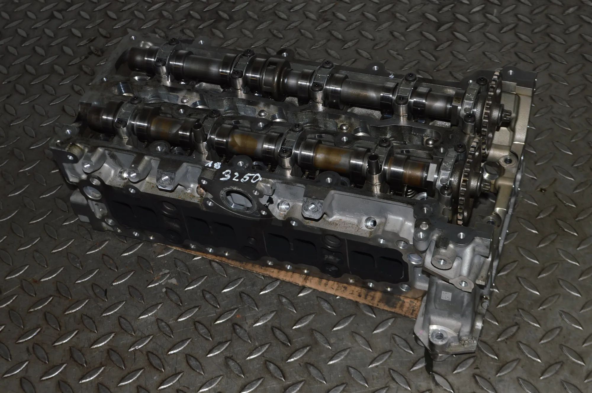 Mercedes-Benz A (W176) Engine Cylinder Head r651018 Engine Cylinder Head MERCEDES-BENZ E-CL...