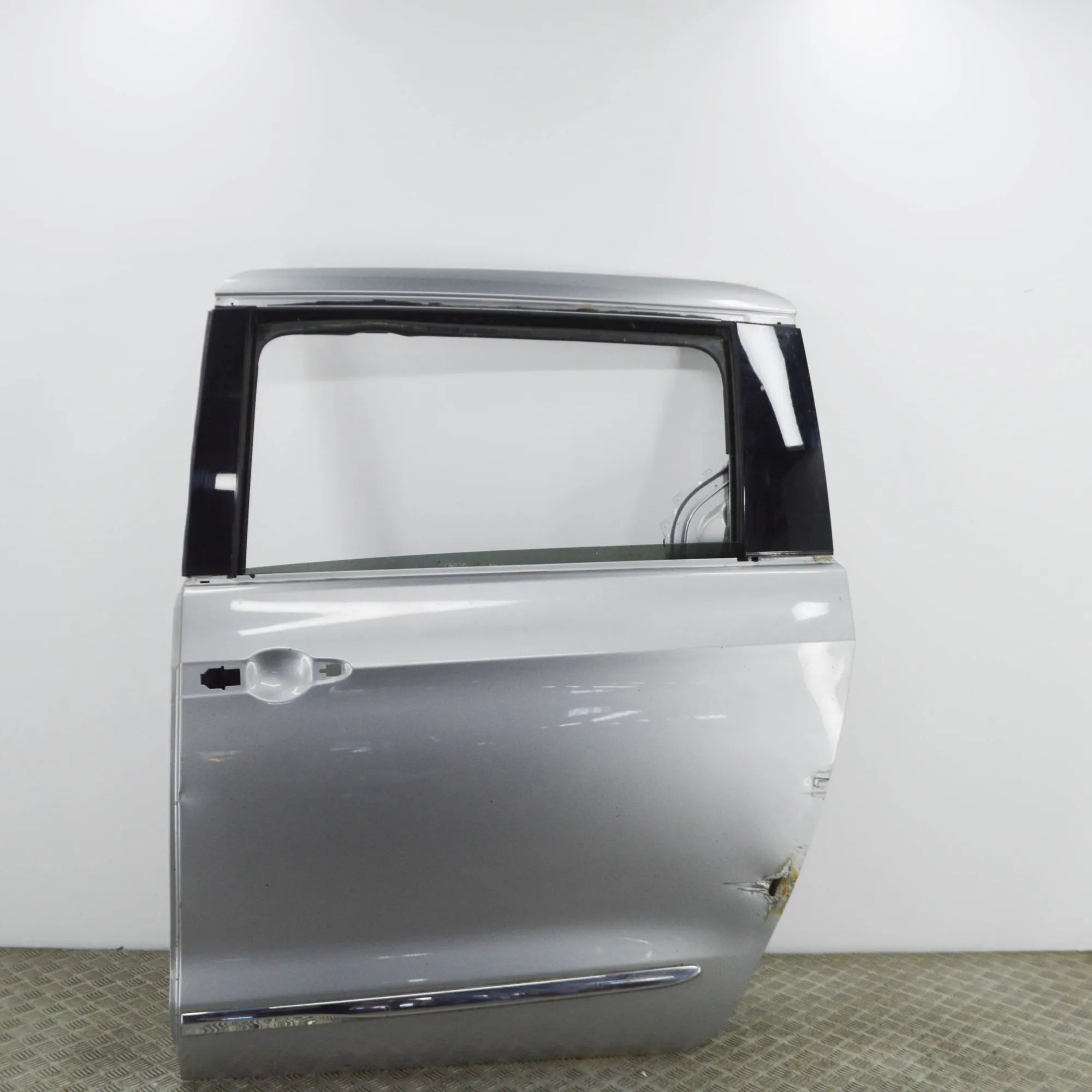 Chrysler Pacifica Left Side Sliding Door 68185691AM Left Side Sliding Door CHRYSLER PACI...