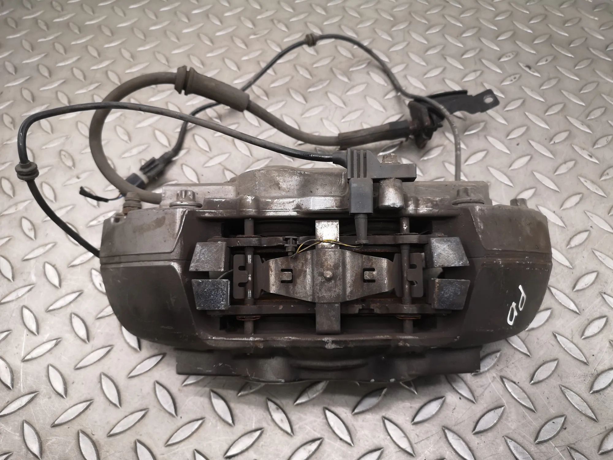 Mercedes-Benz A (W176) Front Right Brake Caliper A1764210698 Front Right Brake Caliper MERCEDES-...