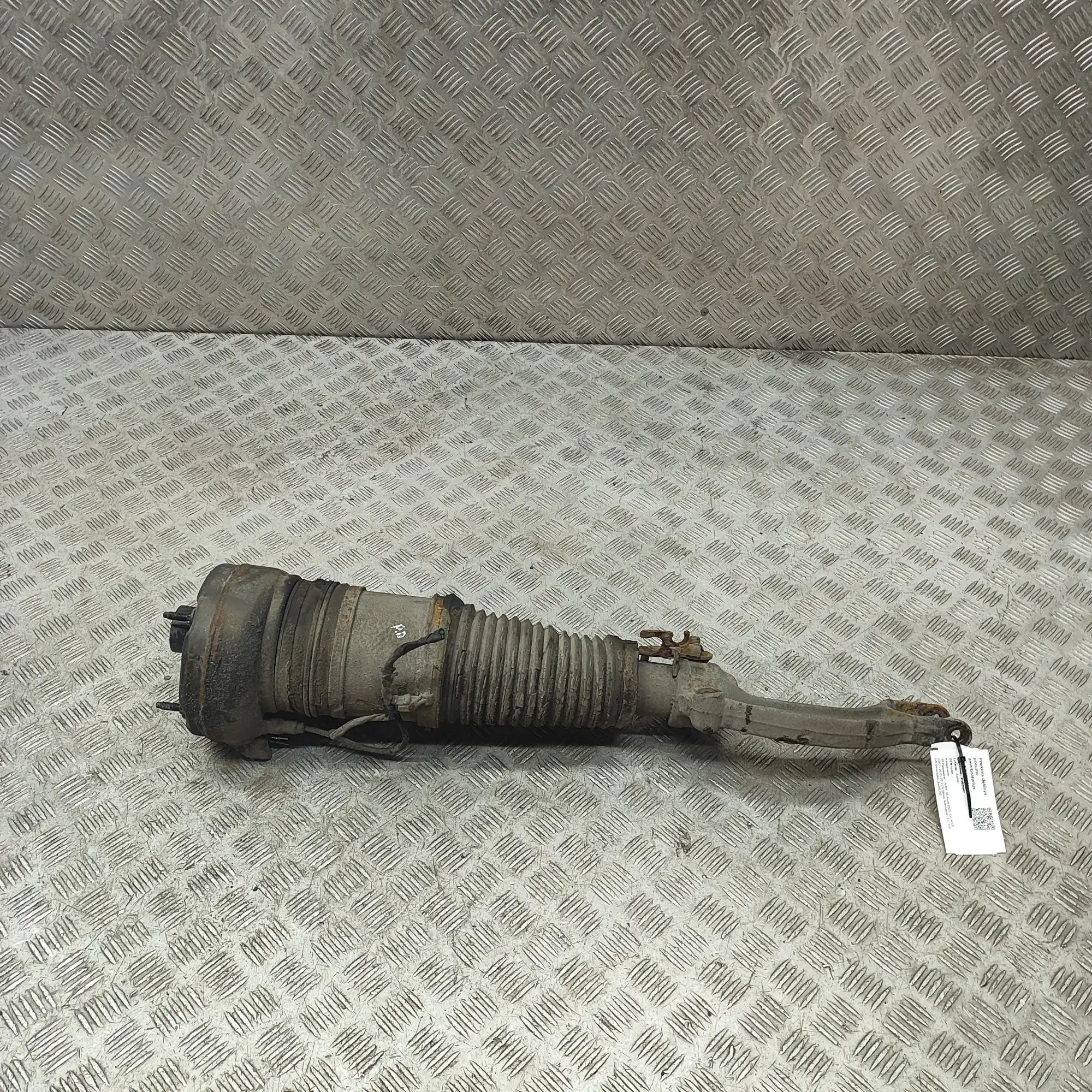 Audi A6 (C7) Front Right Air Shock Absorber 4G0616039AK Front Right Air Shock Absorber AUDI...