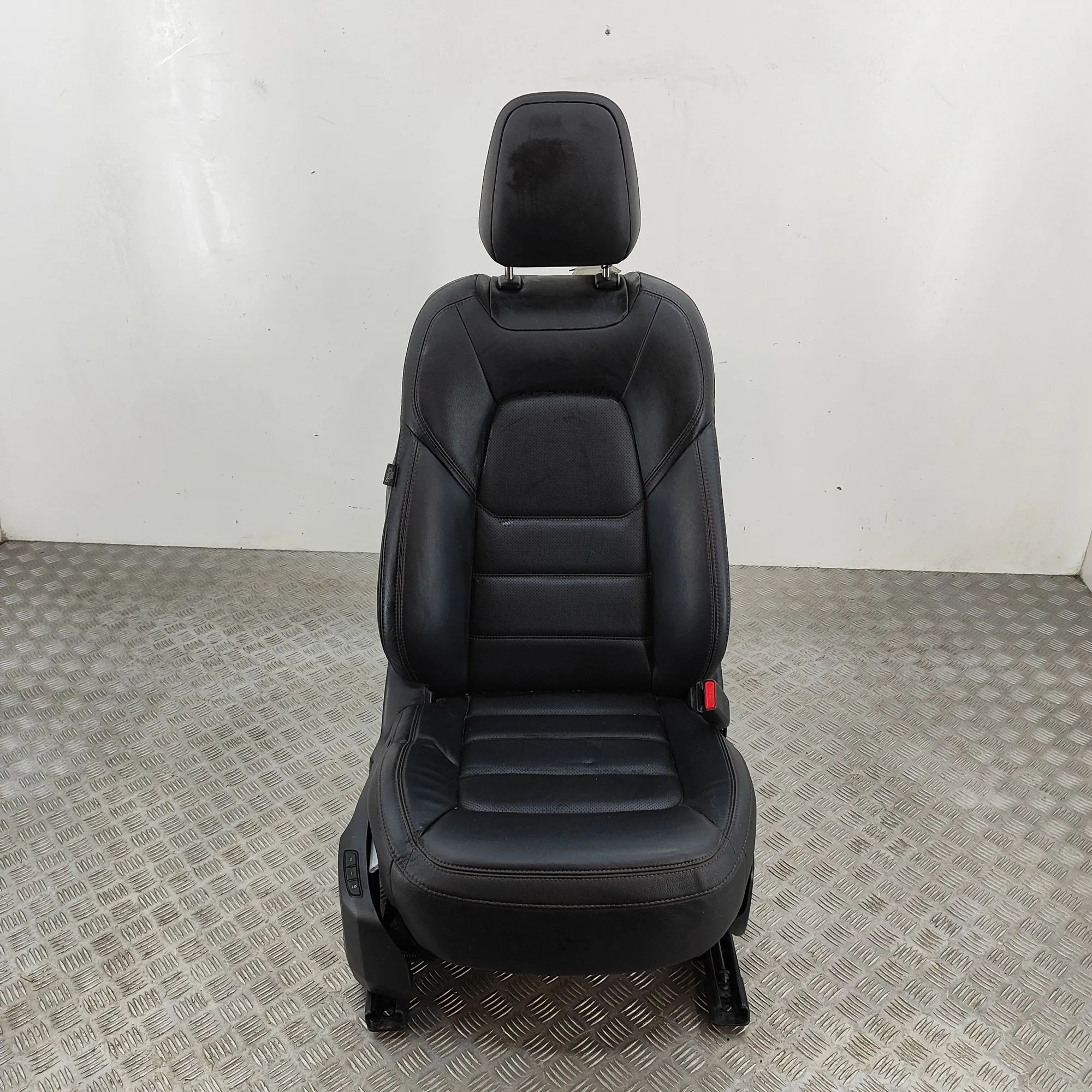 Mazda CX-5 (KF) Front Right Seat KSJ2-88-AA0, KN4P-88-130A, KSJ2-57-100C Front R...