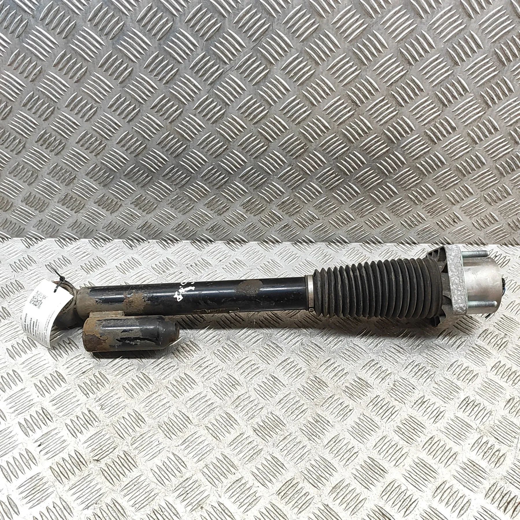 Land Rover Discovery Rear Right Air Shock Absorber MY42-18W002-AA Rear Right Air Shock Absorber LA...