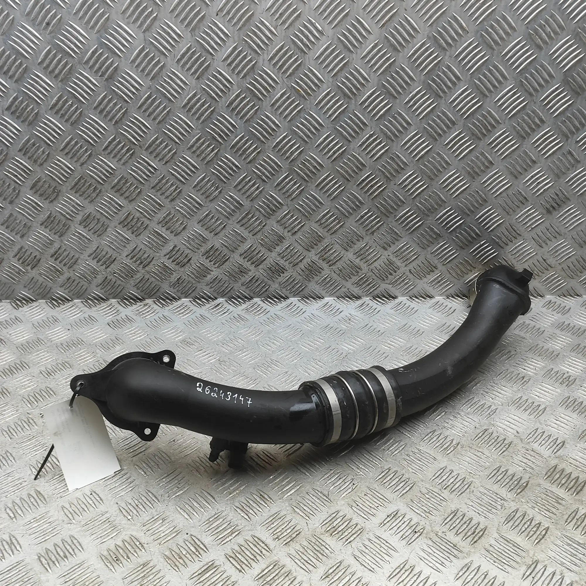 BMW 5 (F10 / F11) Air Intake Tube 8601684, 8637896 Air Intake Tube BMW 5 SERIES (...