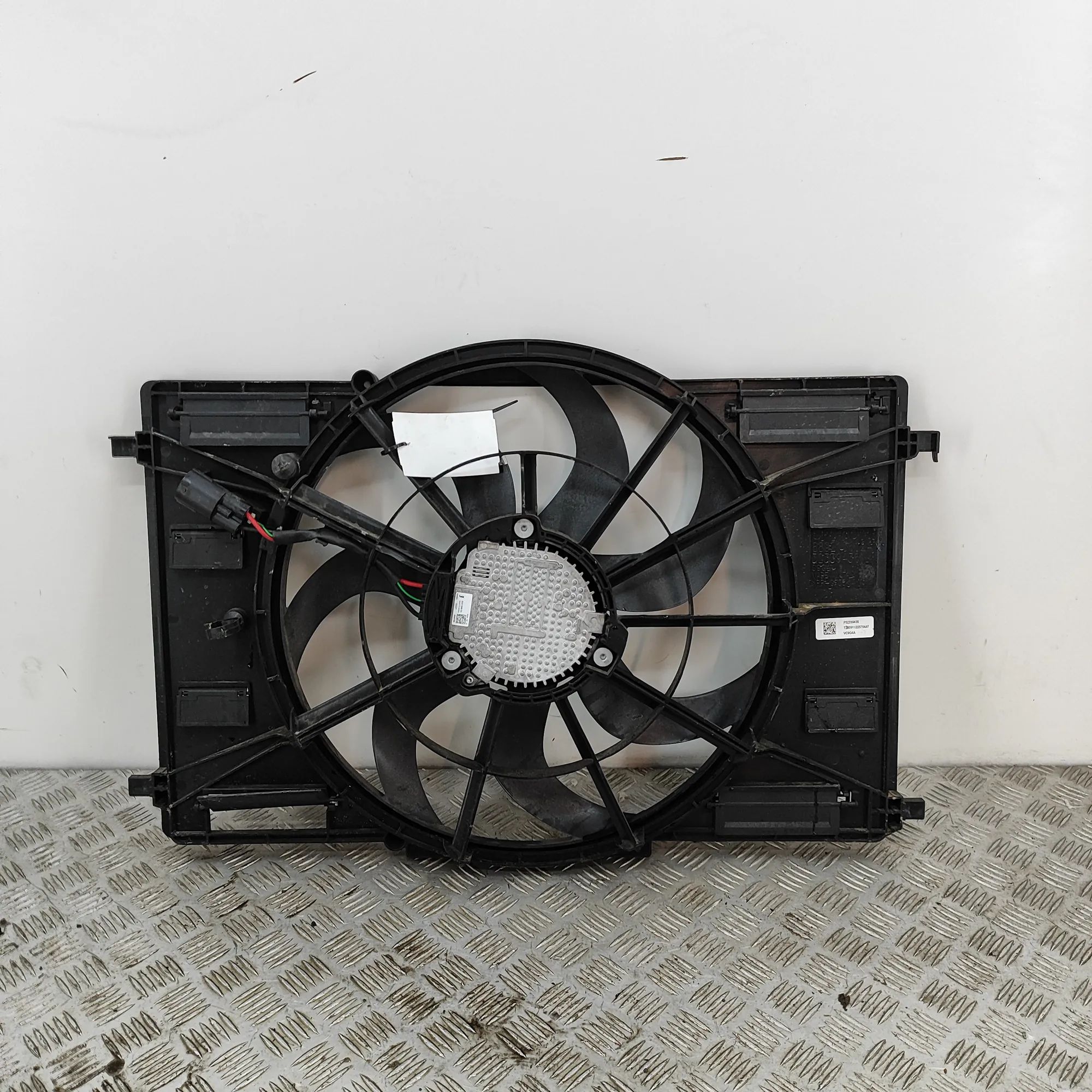 Volvo XC40 / EX40 Engine Cooling Fan Shroud 32339436, P32339436 Engine Cooling Fan Shroud V...
