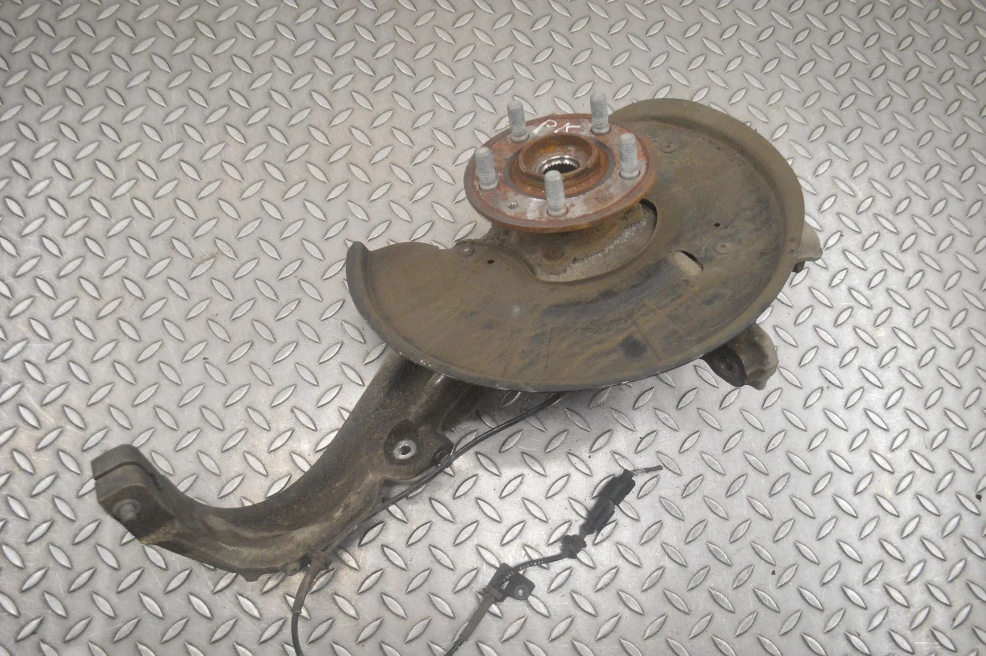 Tesla Model X Front Left Wheel Hub 1027311-00-F Front Left Wheel Hub TESLA MODEL X...