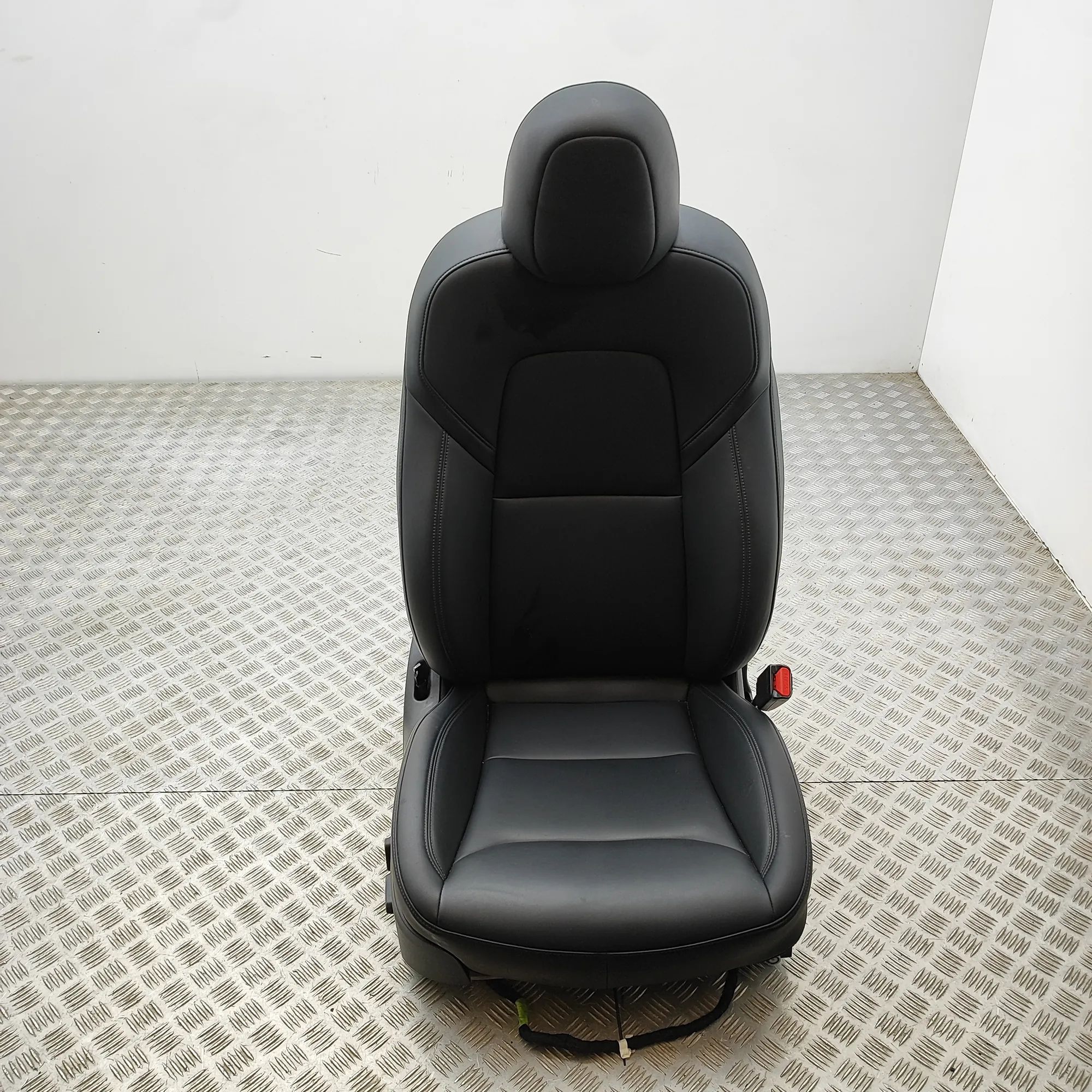 Tesla Model Y Front Right Seat 1456943-SN-E Front Right Seat TESLA MODEL Y (20...