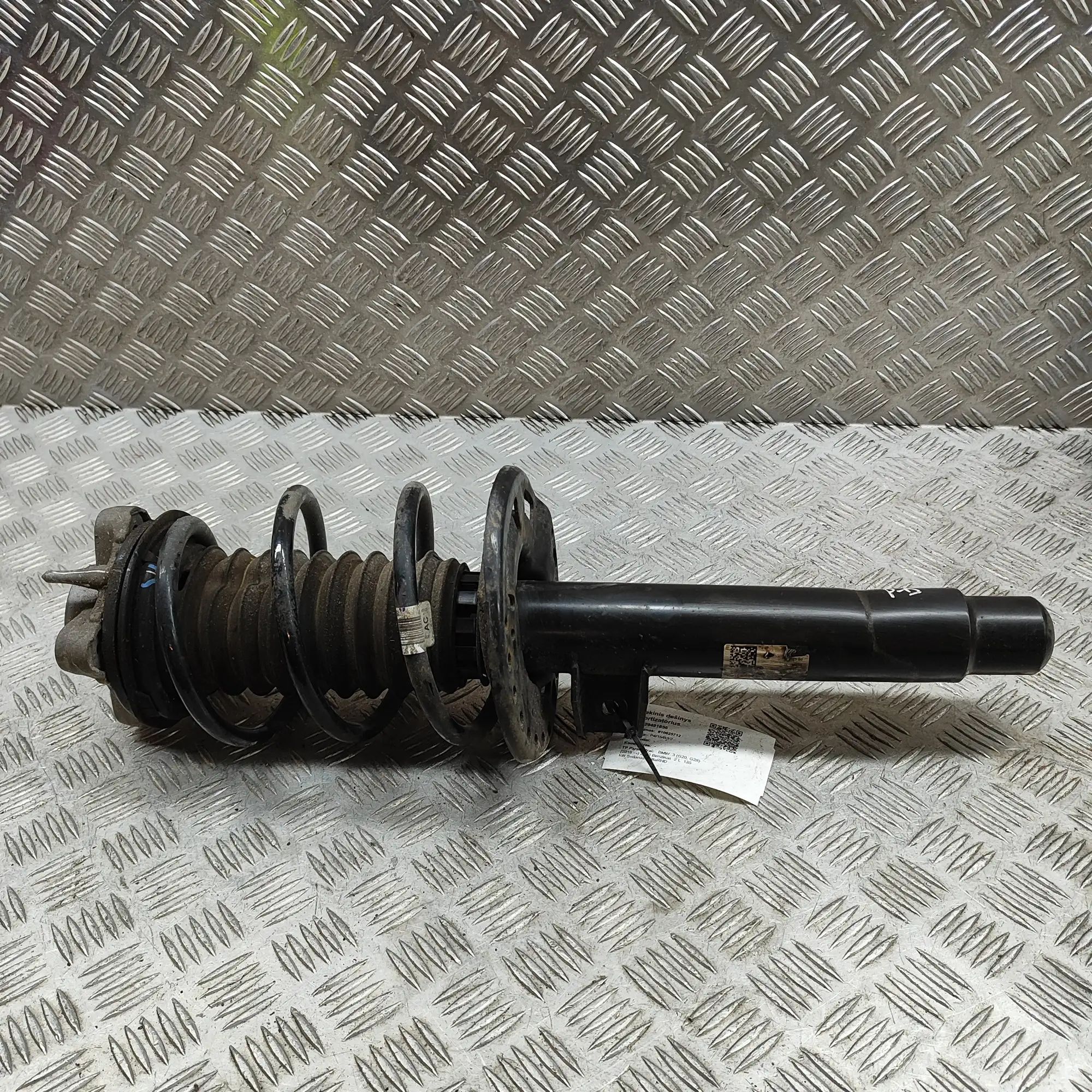 BMW 3 (G20 / G21) Front Right Shock Absorber 6892900 Front Right Shock Absorber BMW 3 SERIES...