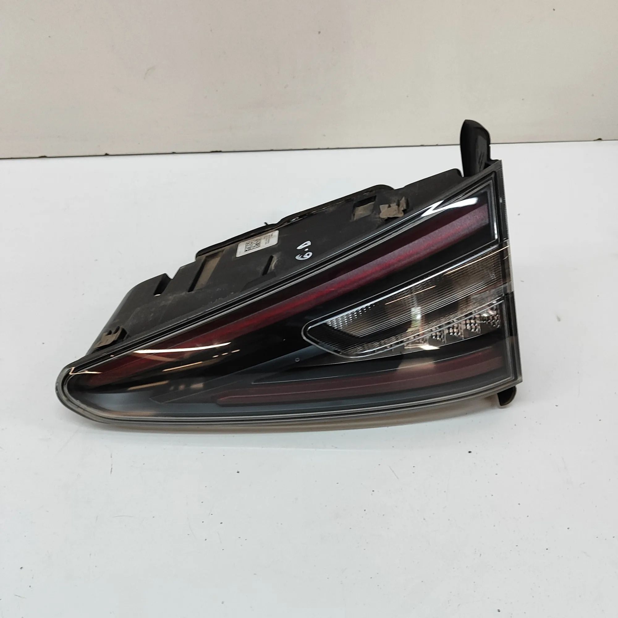 Alfa-Romeo Stelvio Right Side Tailgate Tail Light 505640030, 00505640030 Right Side Tailgate Tail...