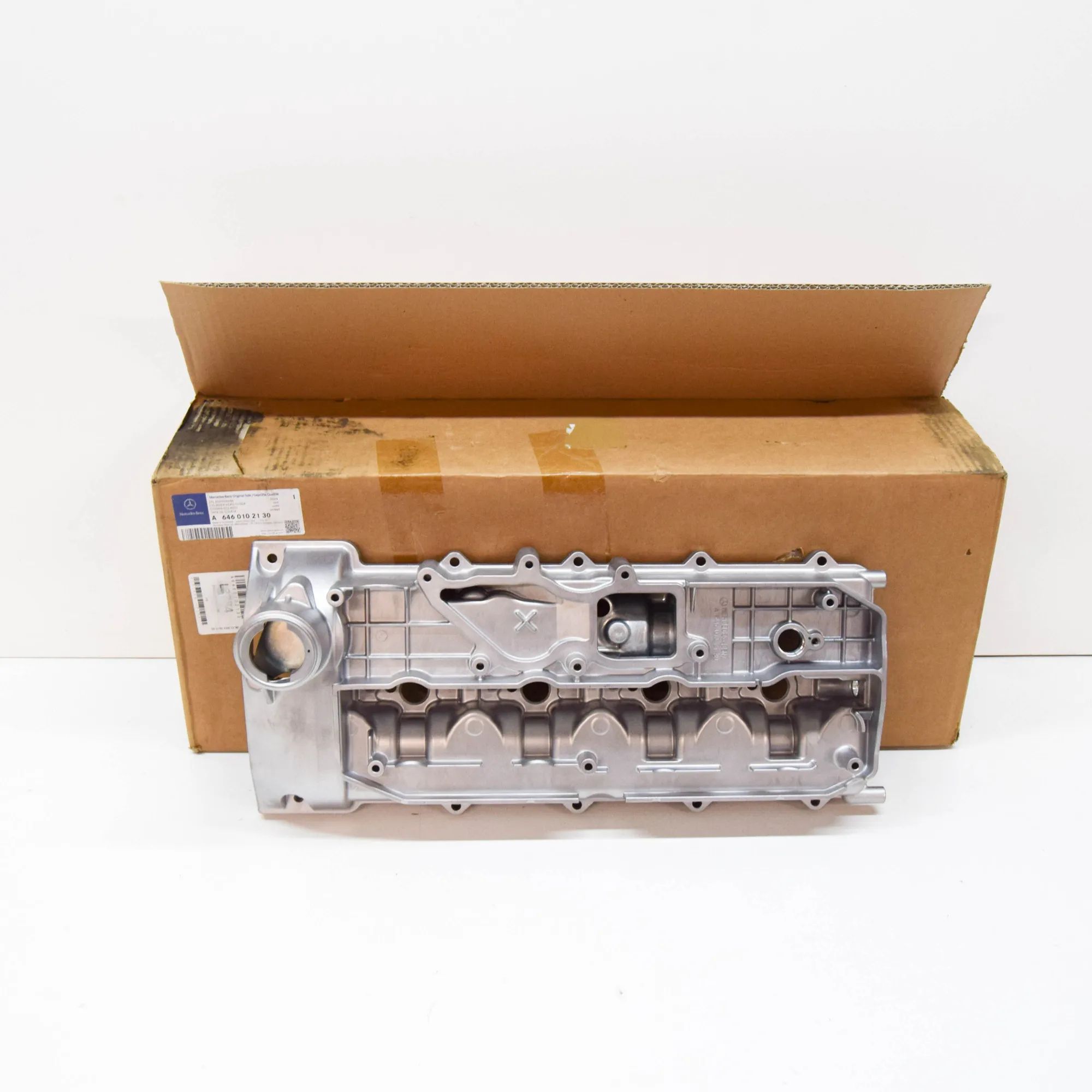 Mercedes-Benz Sprinter (W901-905) Valve Cover A6460102130 Valve Cover MERCEDES-BENZ SPRINTER ...