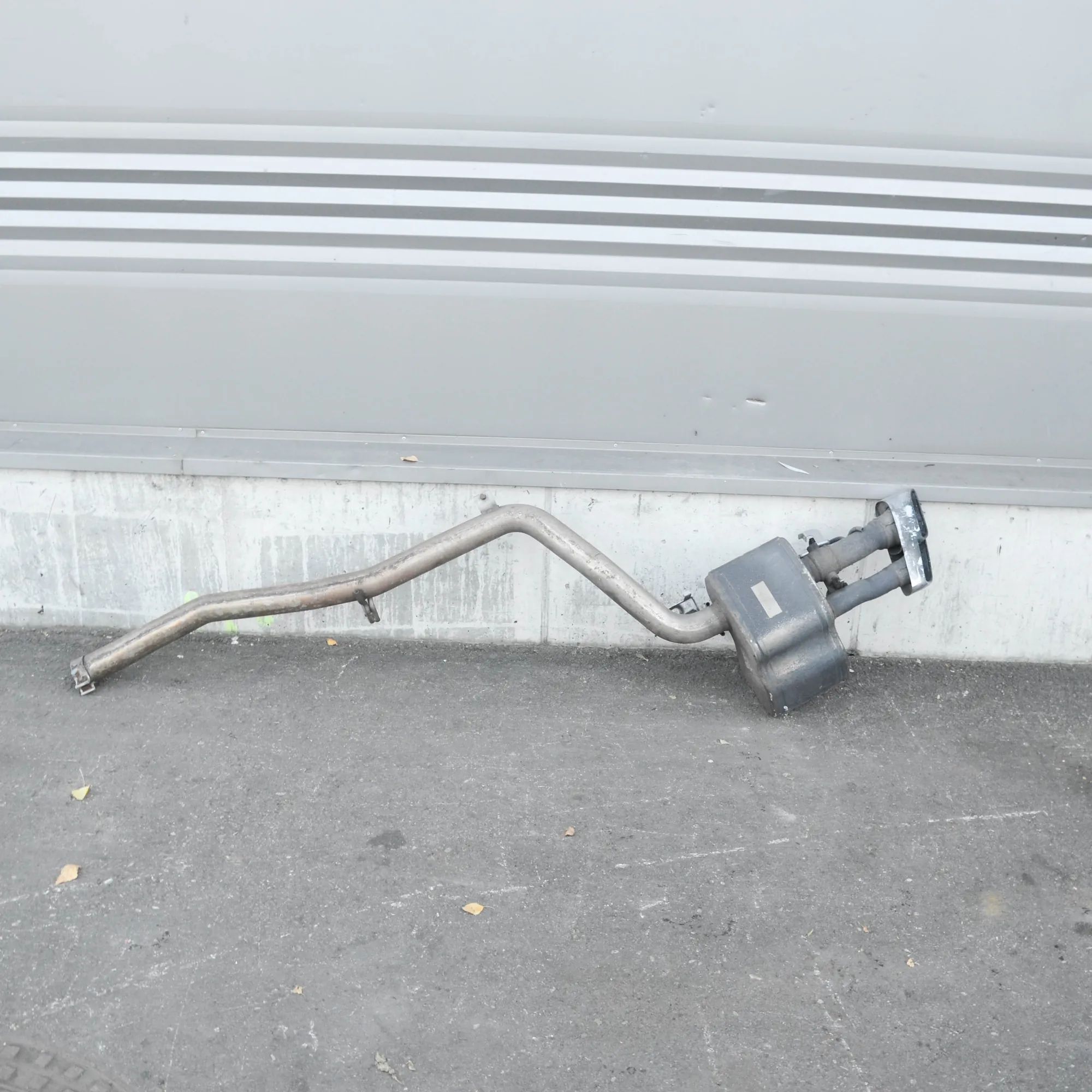 Maserati Quattroporte Rear Left Exhaust Muffler 670007891 Rear Left Exhaust Muffler MASERATI QU...