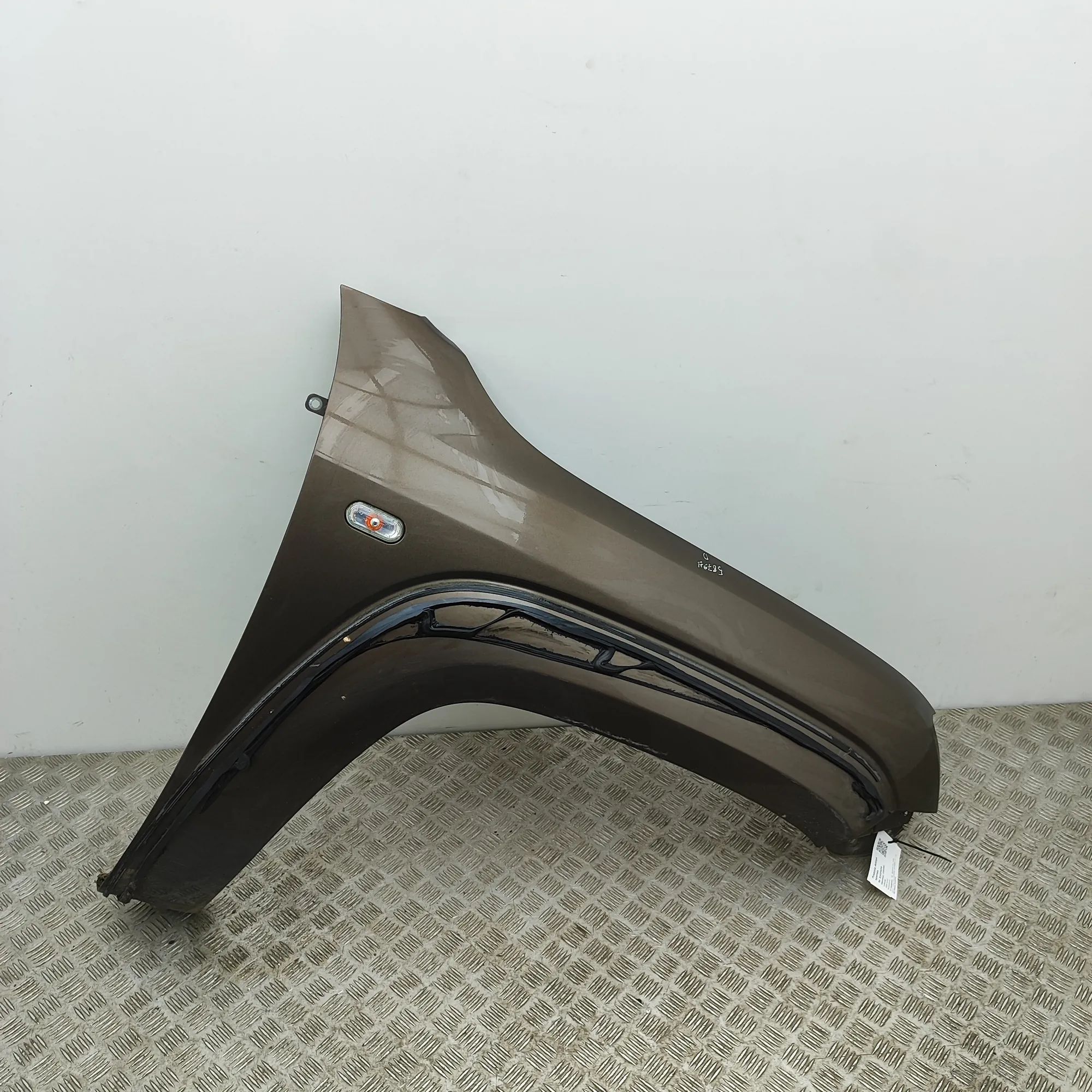 Volkswagen Amarok Front Right Fender 2H0821102B Front Right Fender VW AMAROK (2H_, S...