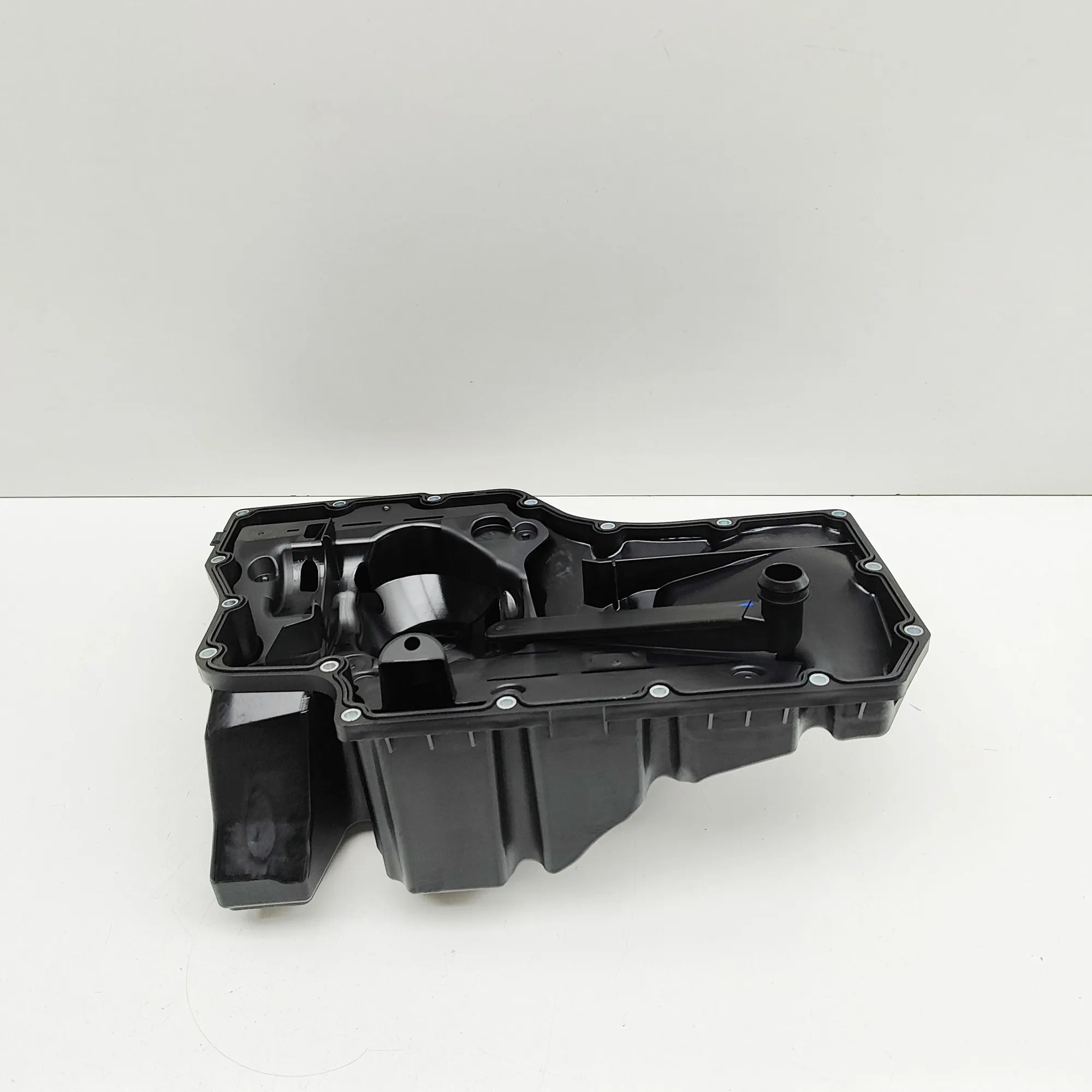 Audi A5 (B9) öljypohja 06L103598R Oil Pan AUDI A5 (Sportback F5A) (201...