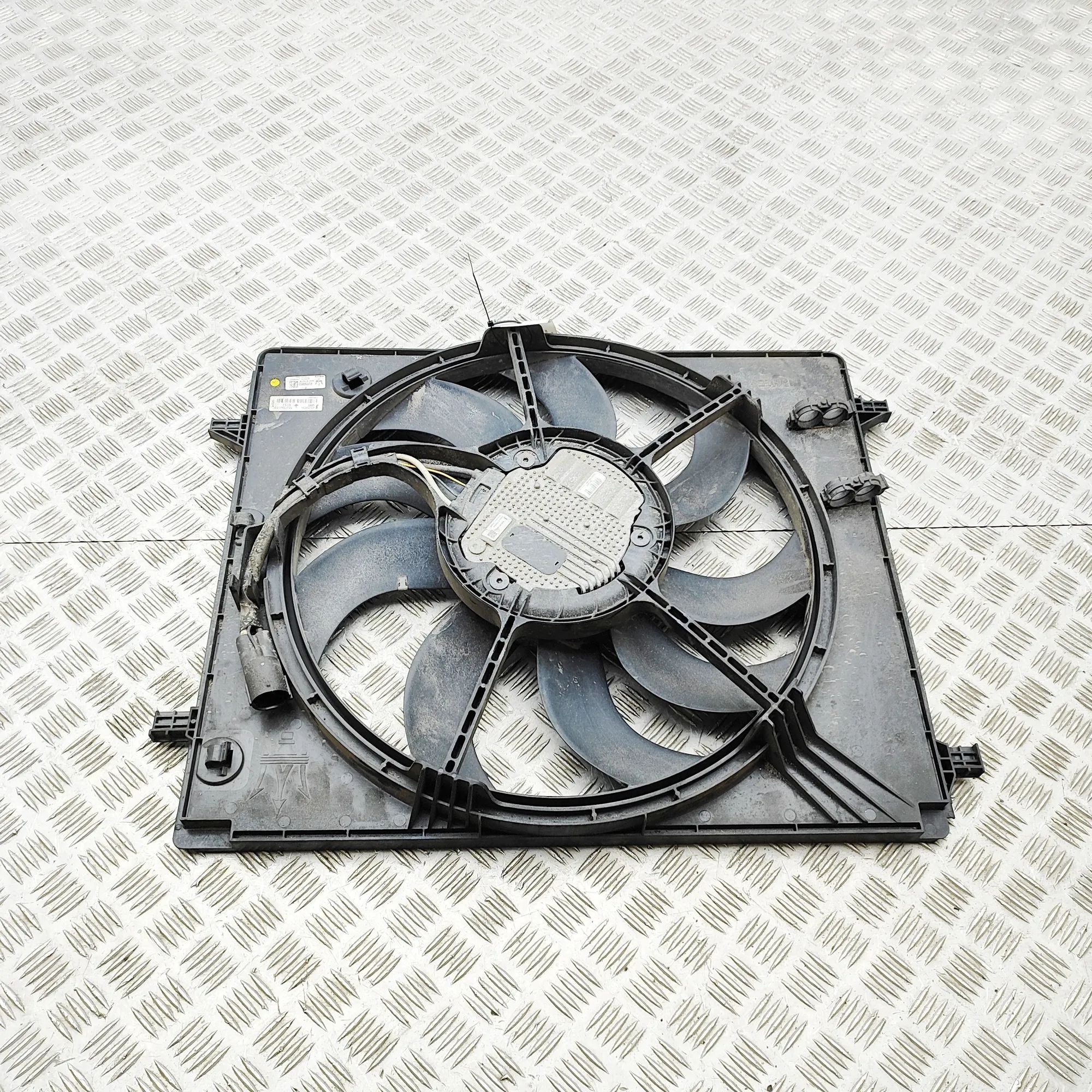Maserati Levante Engine Cooling Fan Shroud 670106022 Engine Cooling Fan Shroud MASERATI LE...