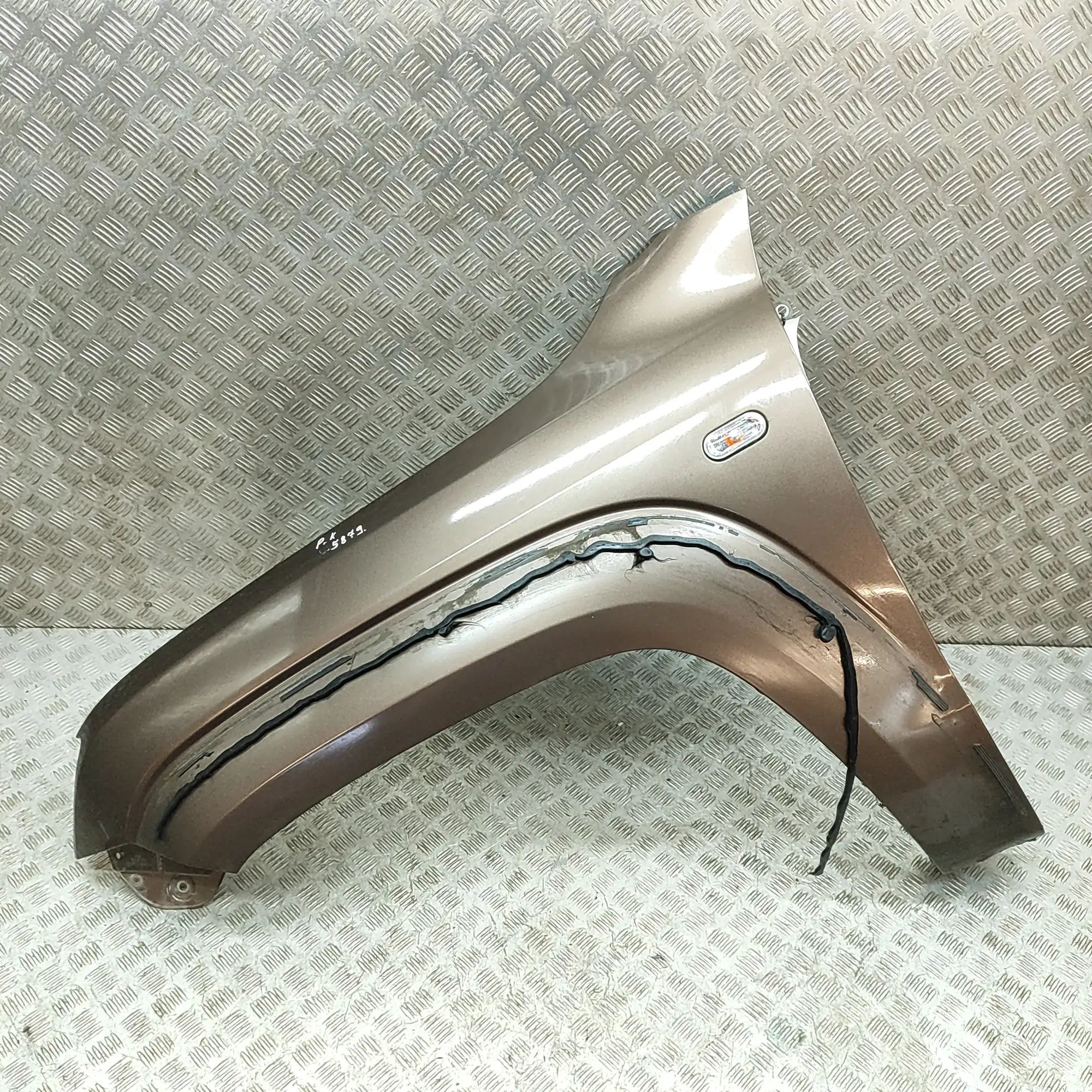 Volkswagen Amarok Front Left Fender 2H0821105 Front Left Fender VW AMAROK (2H_, S1B...