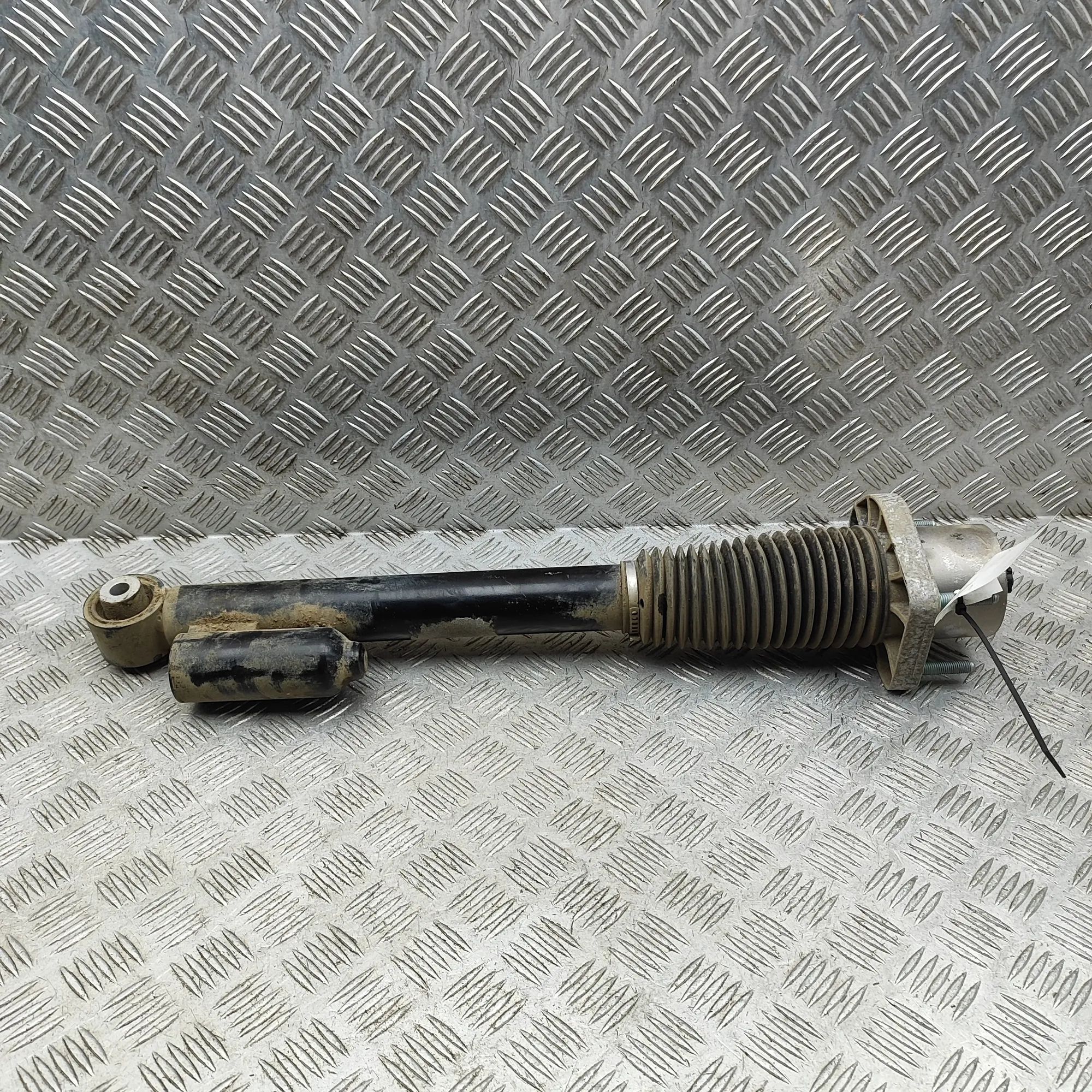 Land Rover Discovery Rear Left Shock Absorber LR147028, MY42-18W003-AA Rear Left Shock Absorb...