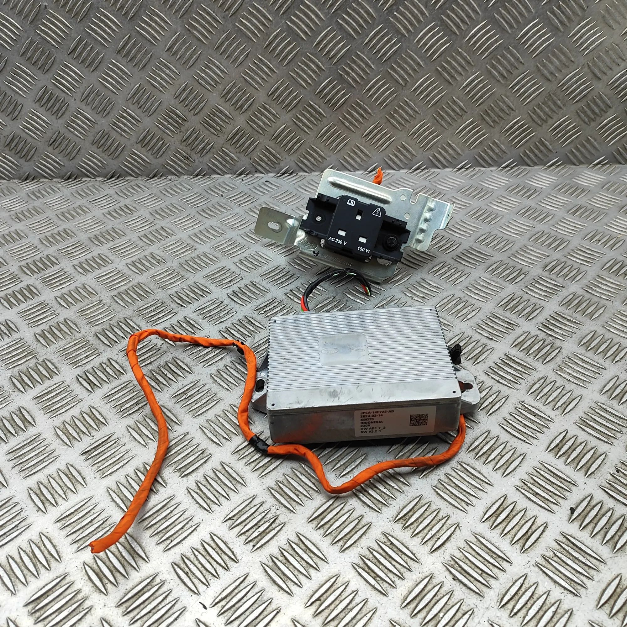 Land Rover Defender Inverter L8B2-292A56-AC, JPLA-14F724-DC, JPLA-14F722-AB ...