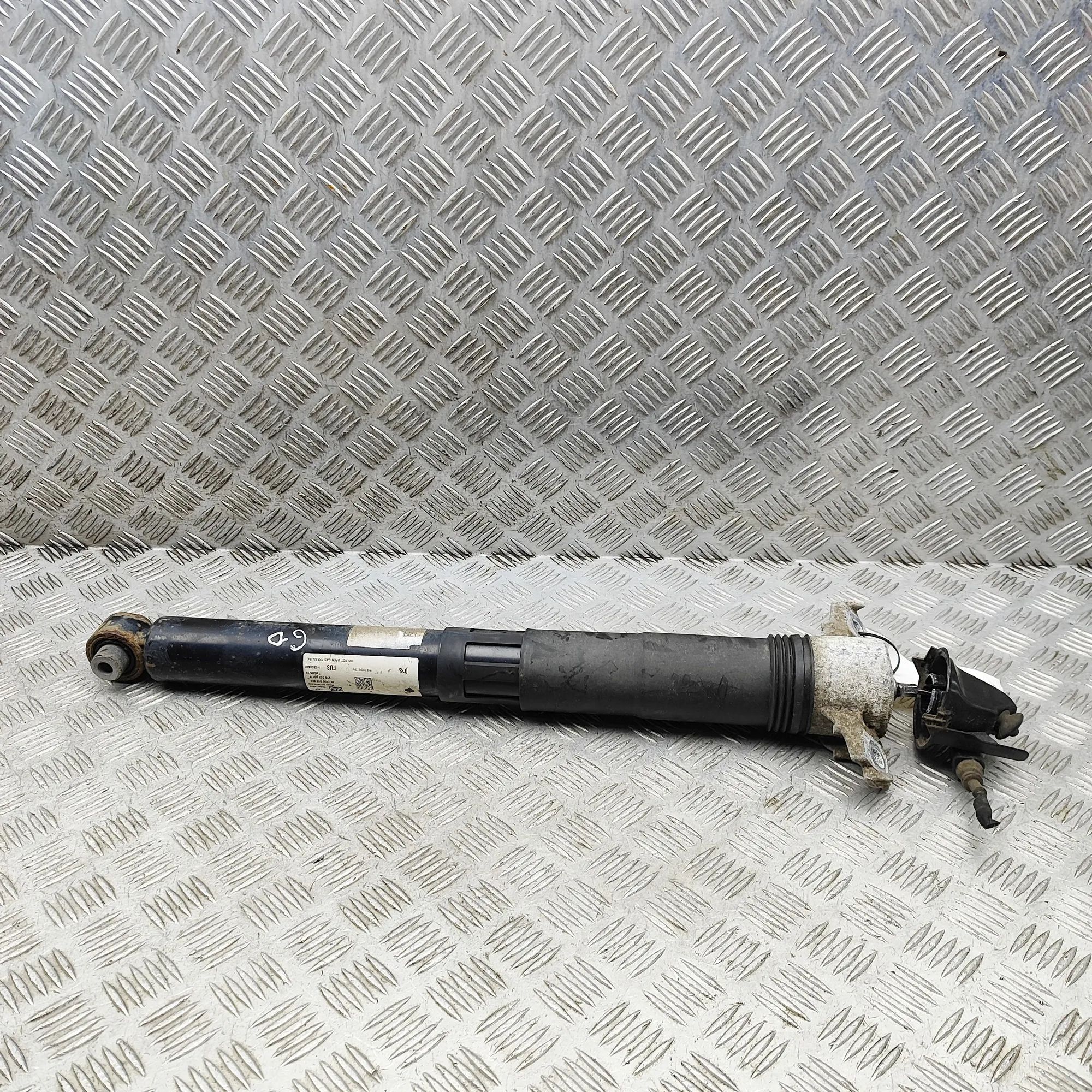 Porsche Cayenne Rear Right Shock Absorber 9Y0513031B Rear Right Shock Absorber PORSCHE CA...