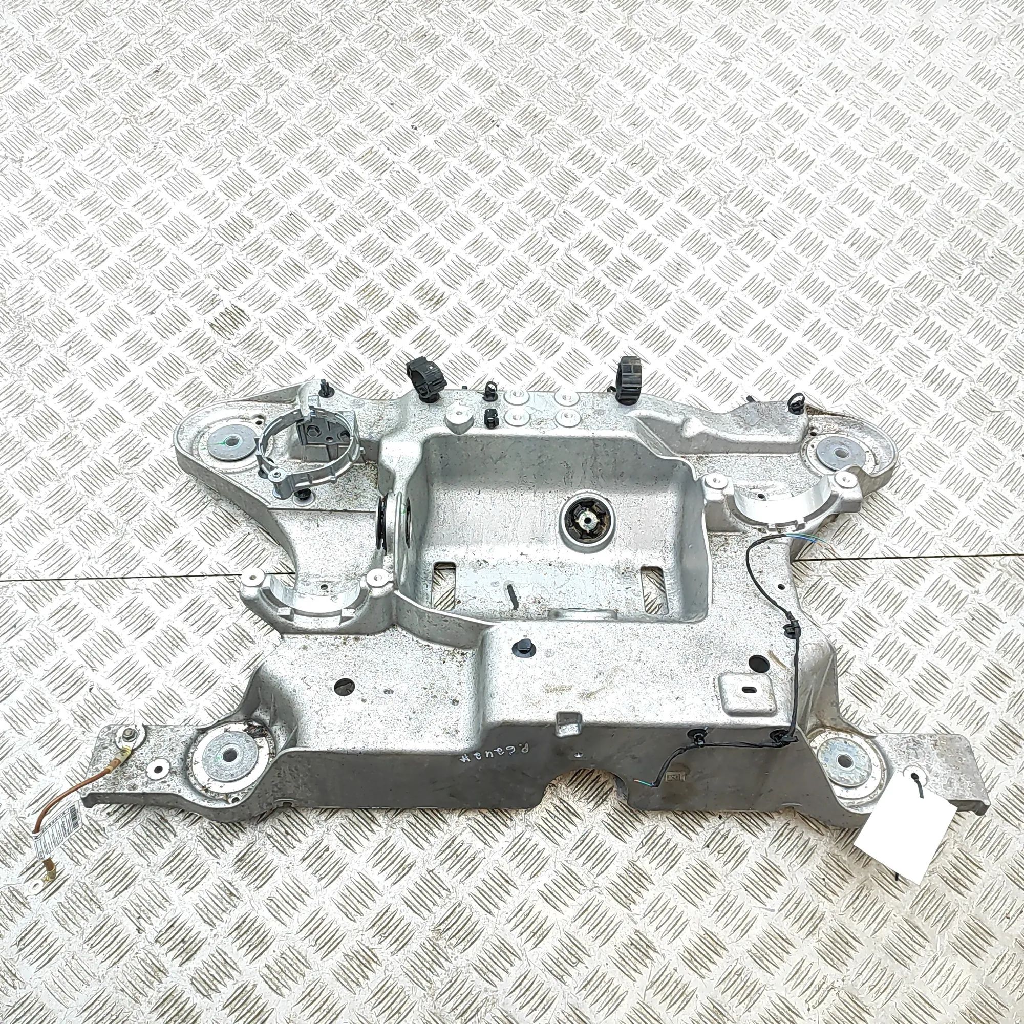 BMW 5 (G30 / G31) Air Conditioner Compressor Bracket 5A270B2 Air Conditioner Compressor Bracket BMW ...