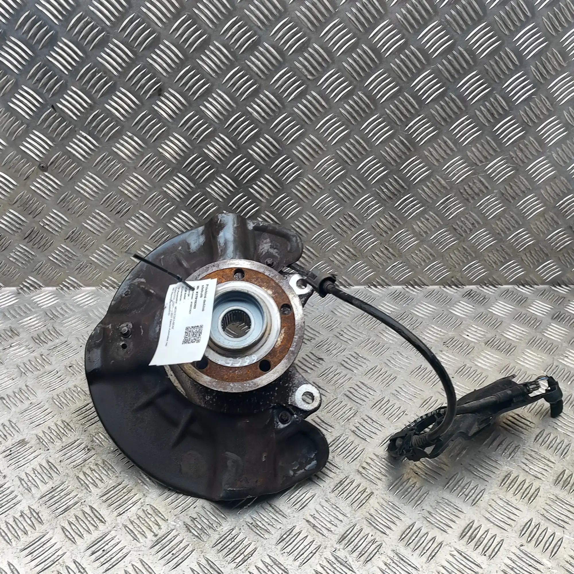 Mercedes-Benz GLA / EQA (H247) Front Right Wheel Hub A2474210220, A2473340500, A2473320200 Front Rig...