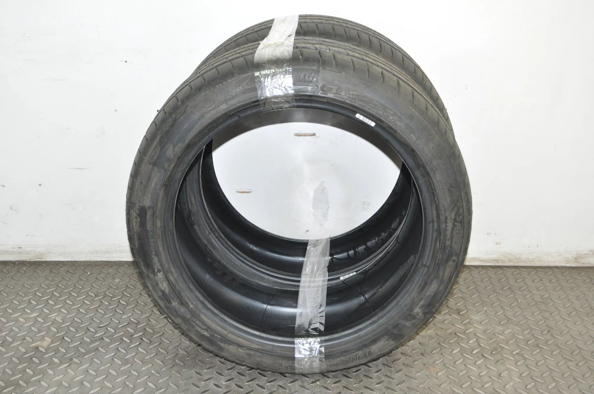 BMW 3 (F30 / F31) Tire 255/40ZR18 Tire BMW 3 SERIES (F30, F80) (2011-2...