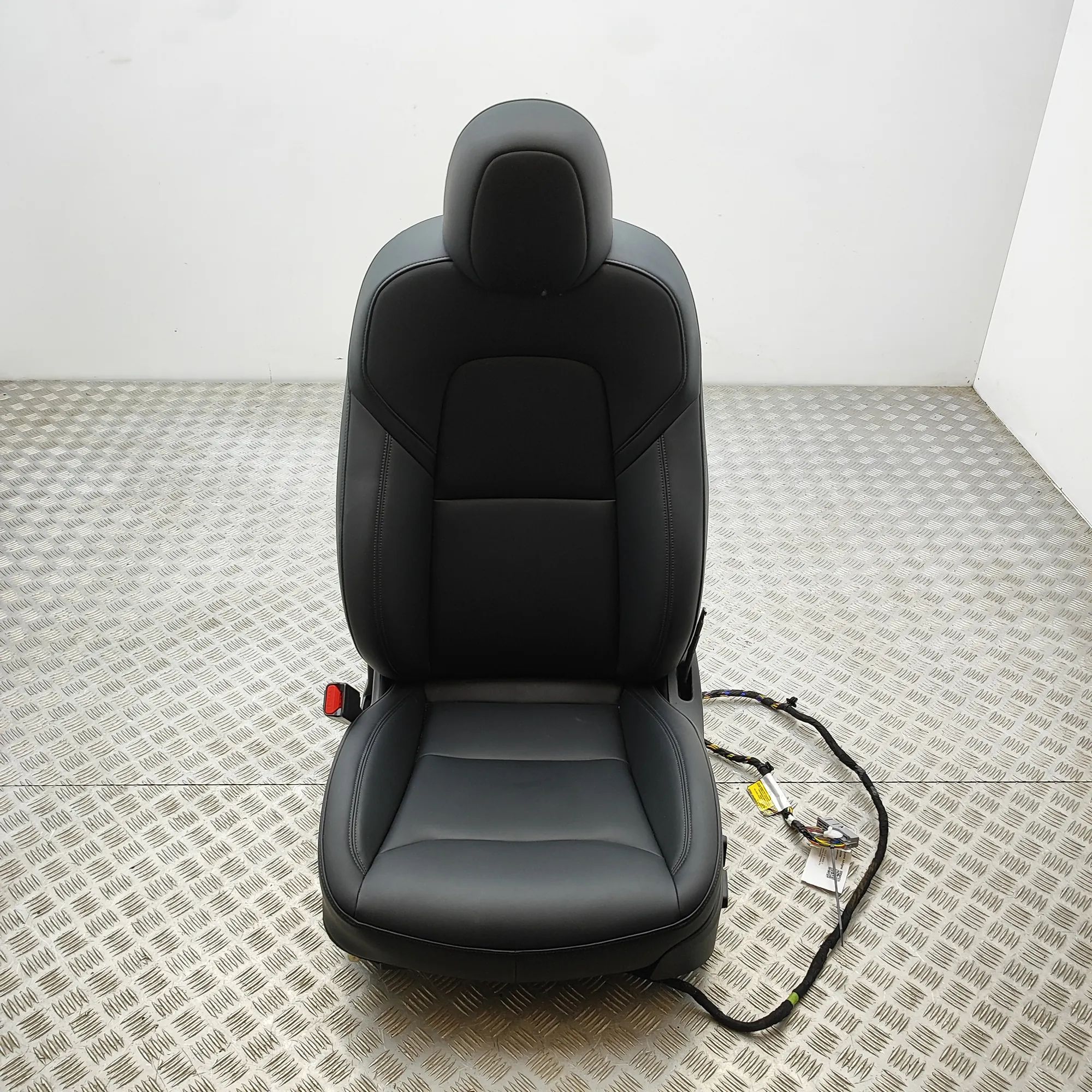 Tesla Model Y Front Left Seat 1456942-SN-E Front Left Seat TESLA MODEL Y (201...