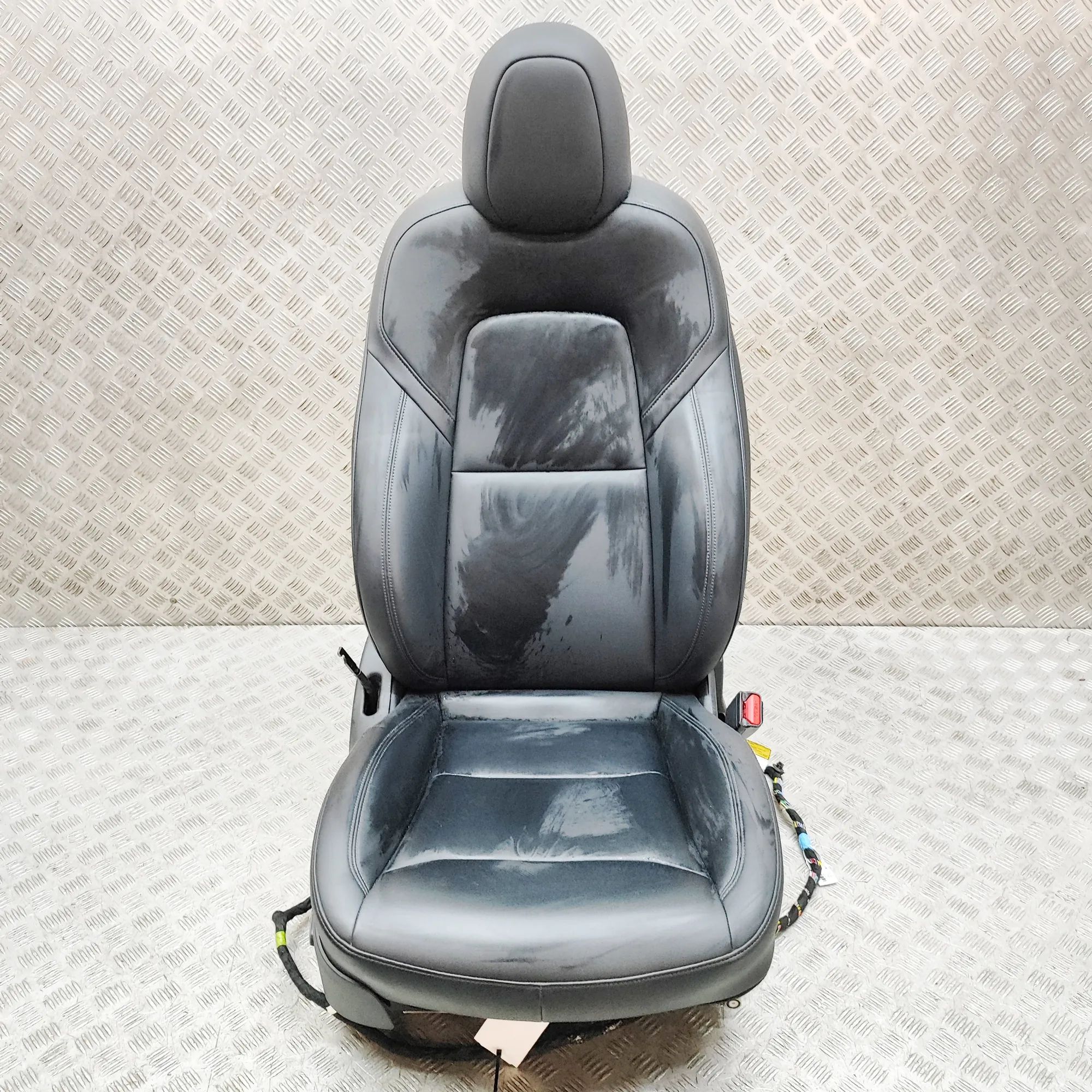 Tesla Model Y Front Right Seat 1456943-SN-E, 1758652-C1-A Front Right Seat TES...