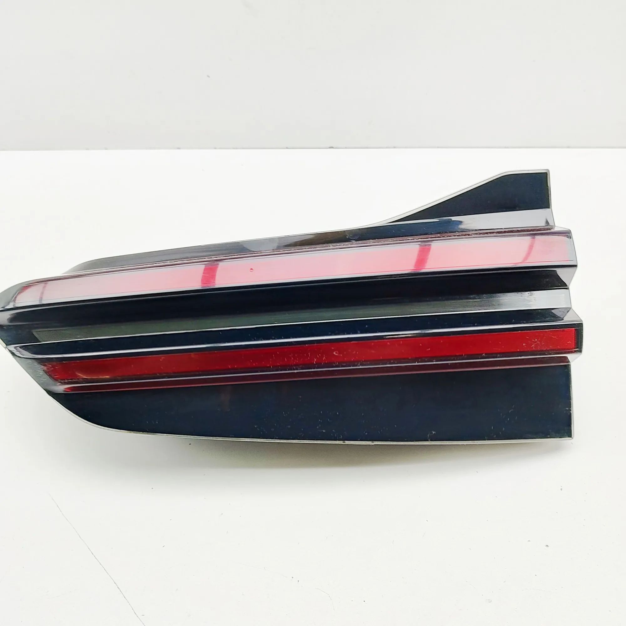 BMW X5 (G05) Left Side Tailgate Tail Light 5A11EC1 Left Side Tailgate Tail Light BMW X5 (G...