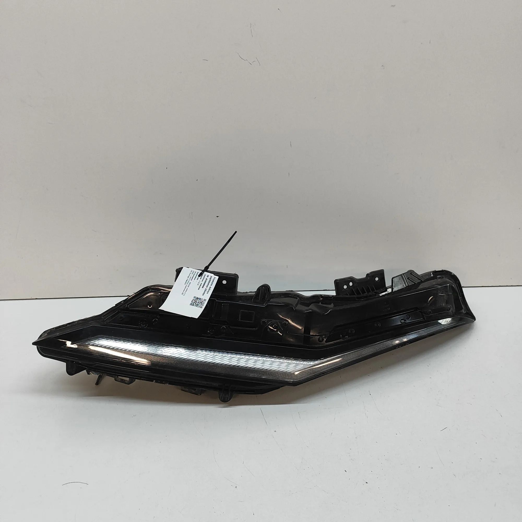 Nissan Ariya Front Right Additional Light 26600-5MP5A Front Right Additional Light NISSAN...