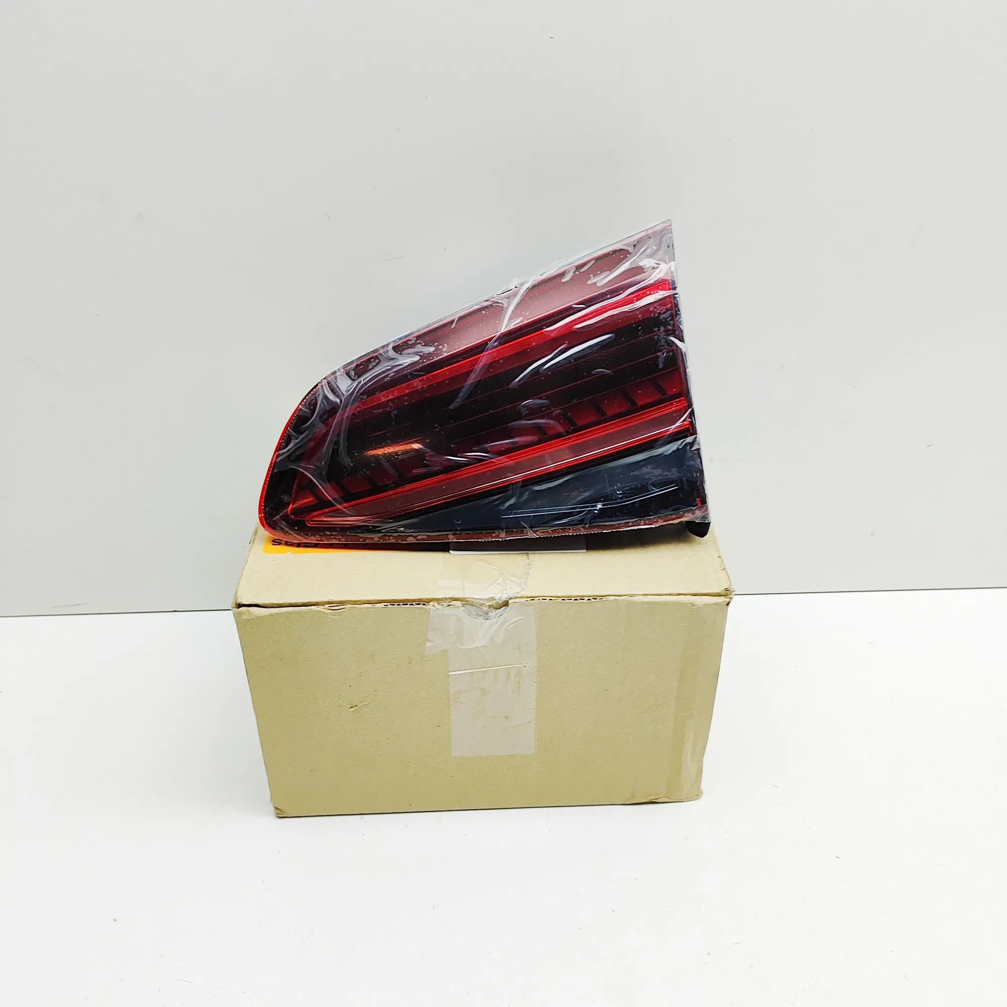 Volkswagen Golf 6 Right Side Tailgate Tail Light 5G0945308P Right Side Tailgate Tail Light VW GO...
