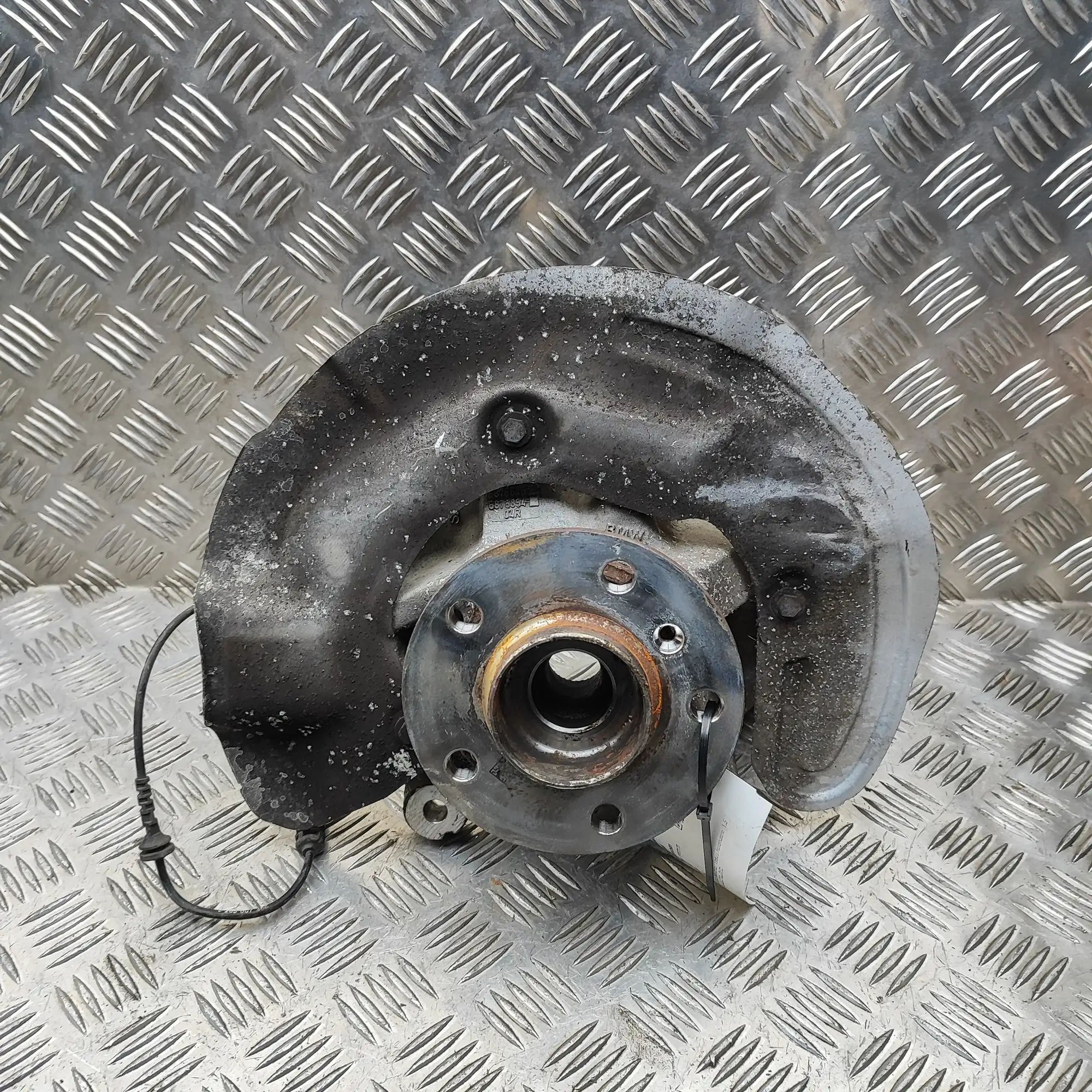 BMW X1 (F48) Front Right Wheel Hub 6876854, 6874443, 6876646 Front Right Wheel Hub...