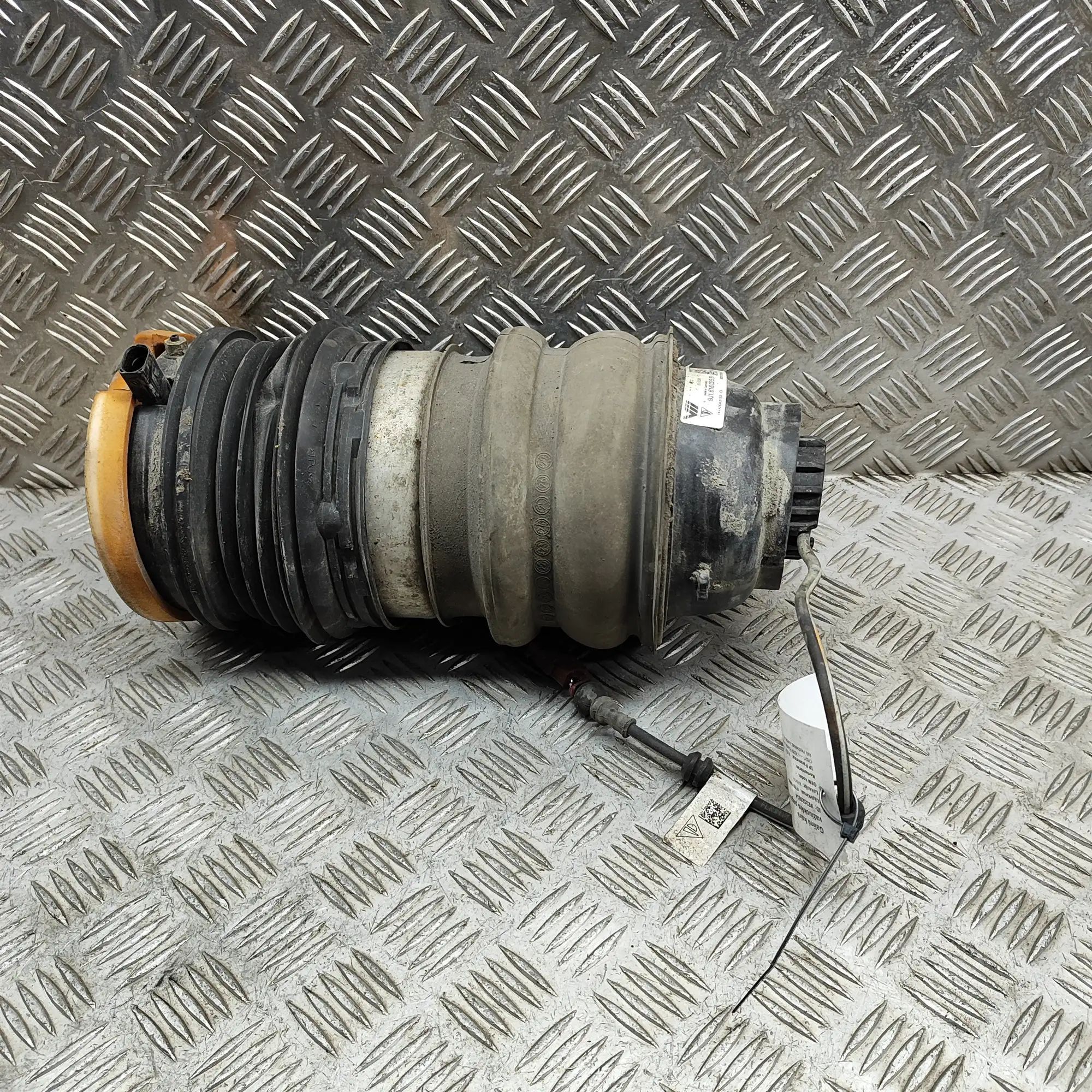 Audi e-tron GT (FW) Rear Left Air Suspension Spring Bag 9J1616025B Rear Left Air Suspension Spring Bag ...