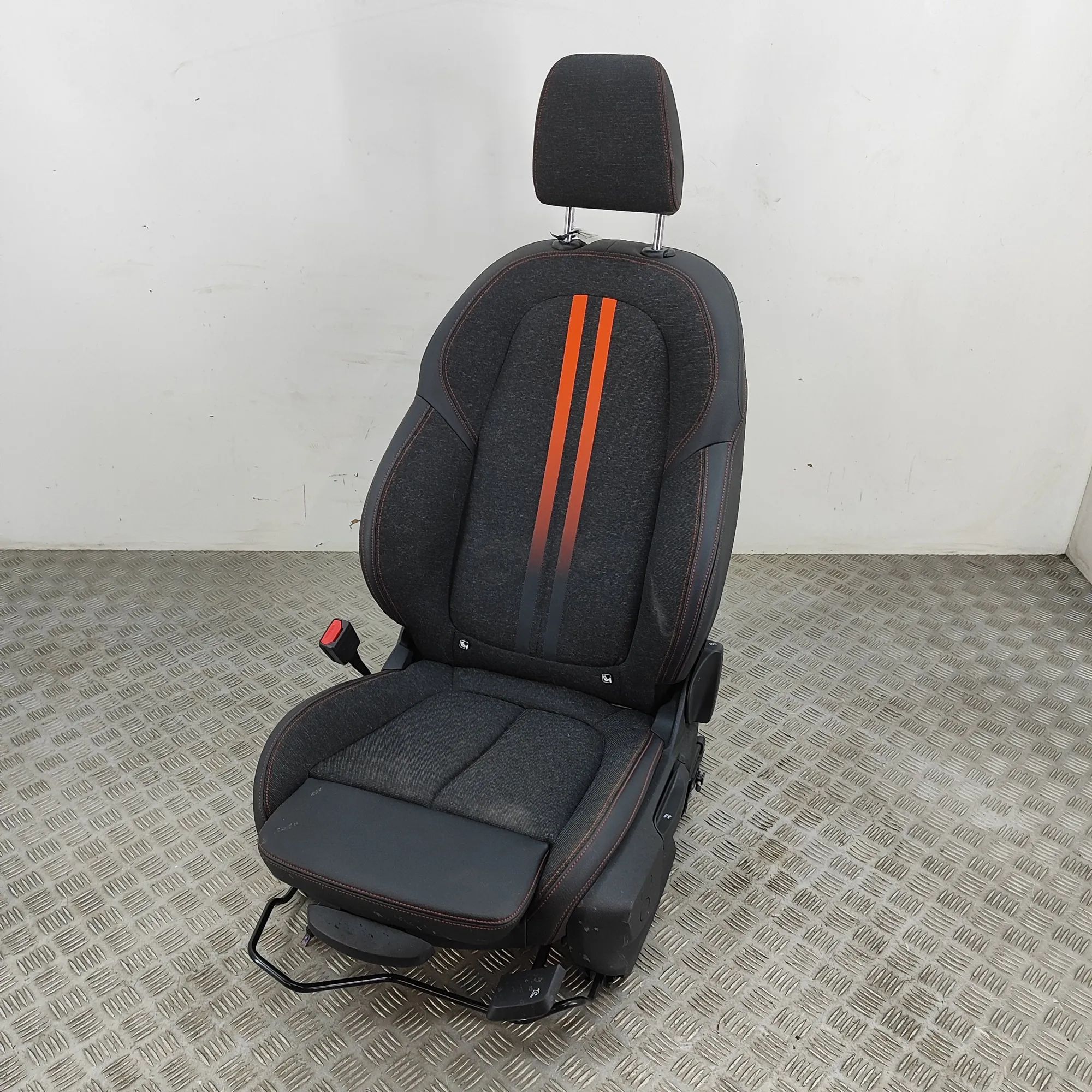 BMW 2 (F44) Front Left Seat 7954916 Front Left Seat BMW 2 SERIES (Gran Coup...