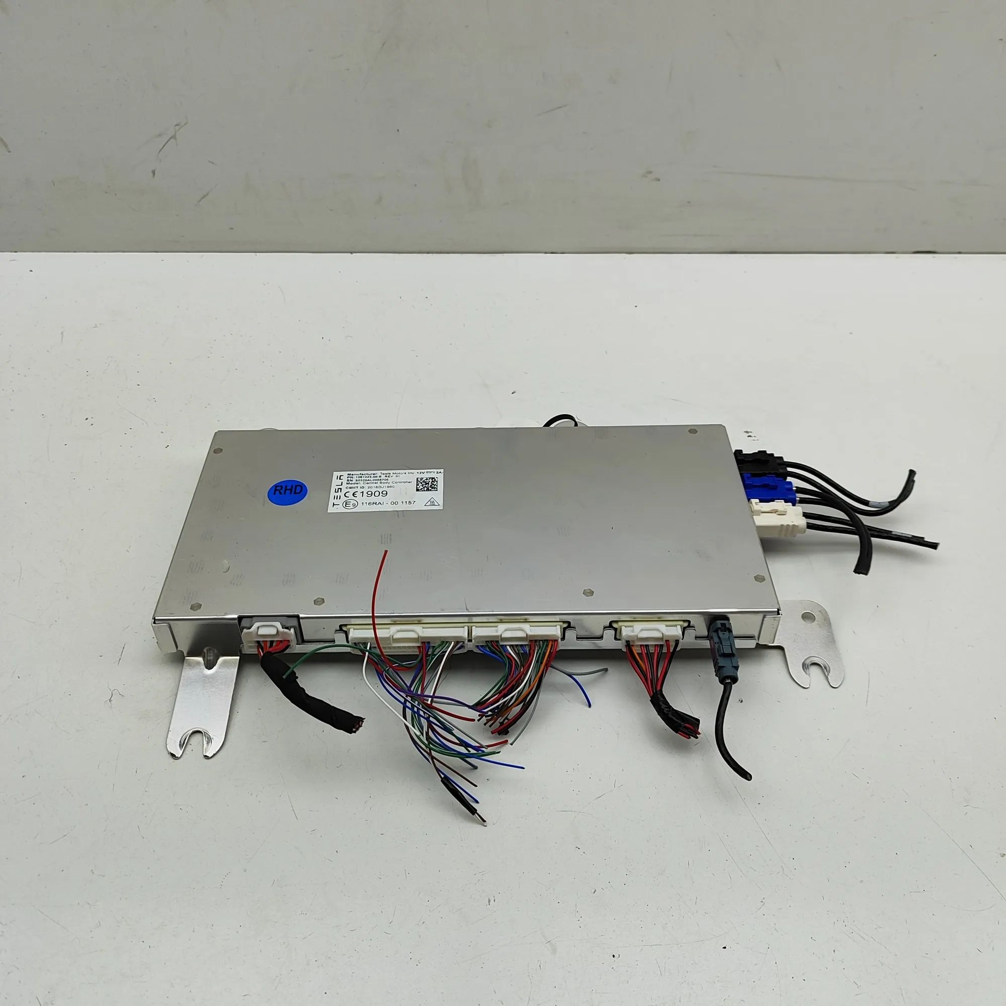Tesla Model X Comfort Control Unit 1081023-00-E Comfort Control Unit TESLA MODEL X...