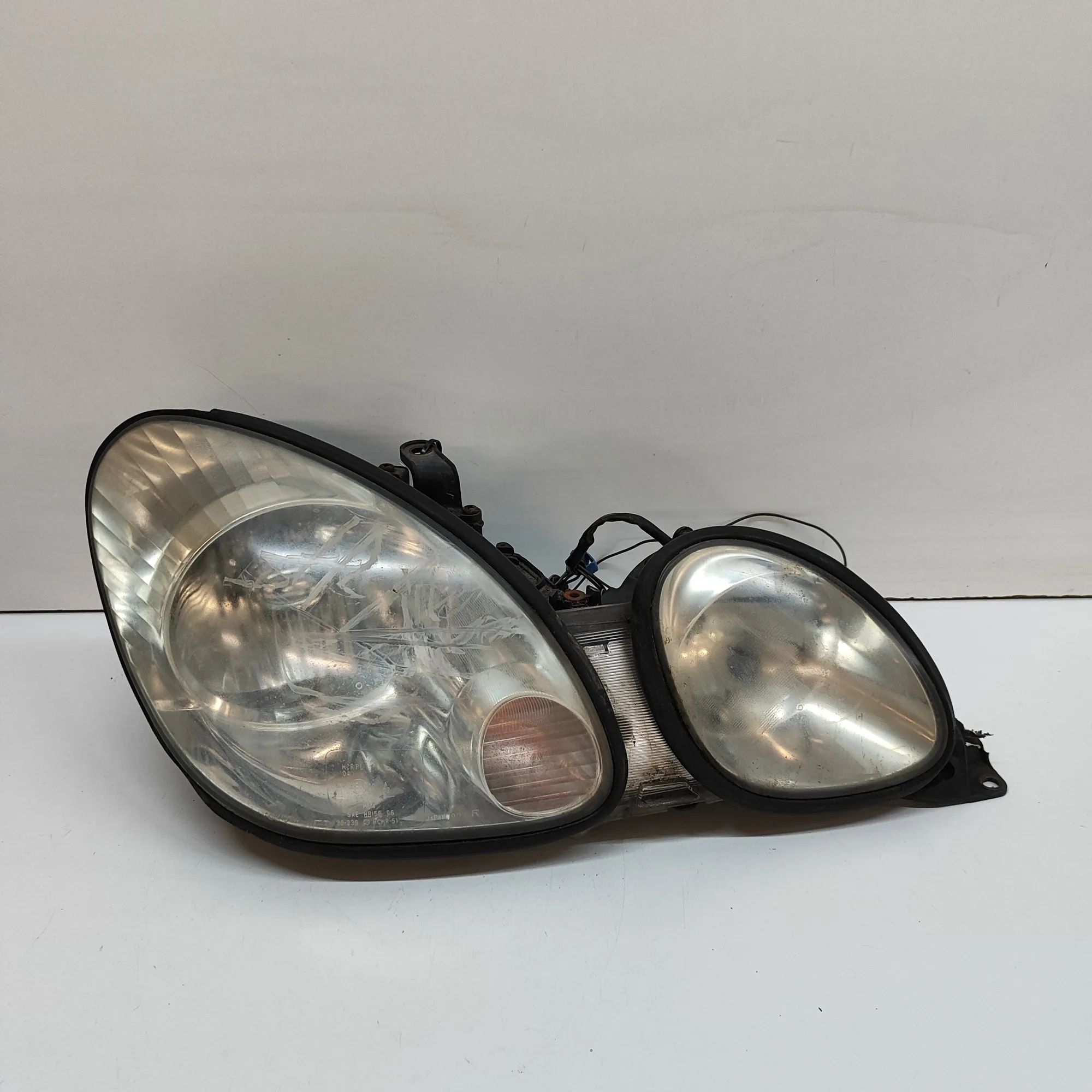 Lexus GS Front Right Headlight 81110-3A400 Front Right Headlight LEXUS GS (JZS...
