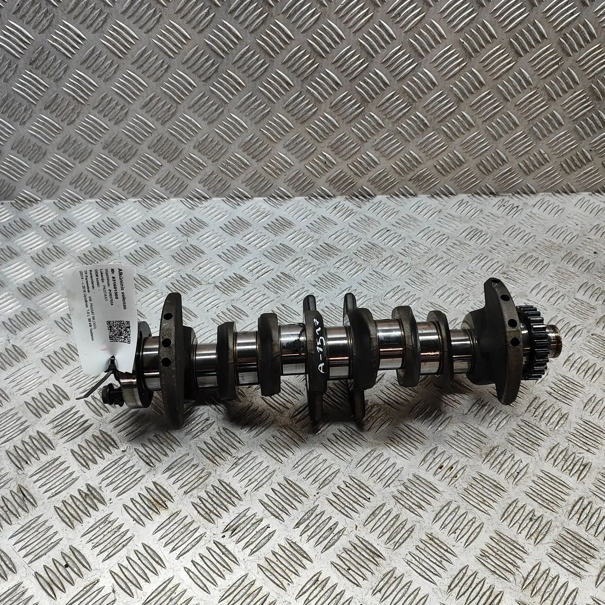 Volkswagen Passat (B8) väntvõll 04L105021D Crankshaft VW PASSAT (B8 3G2) (2014-...