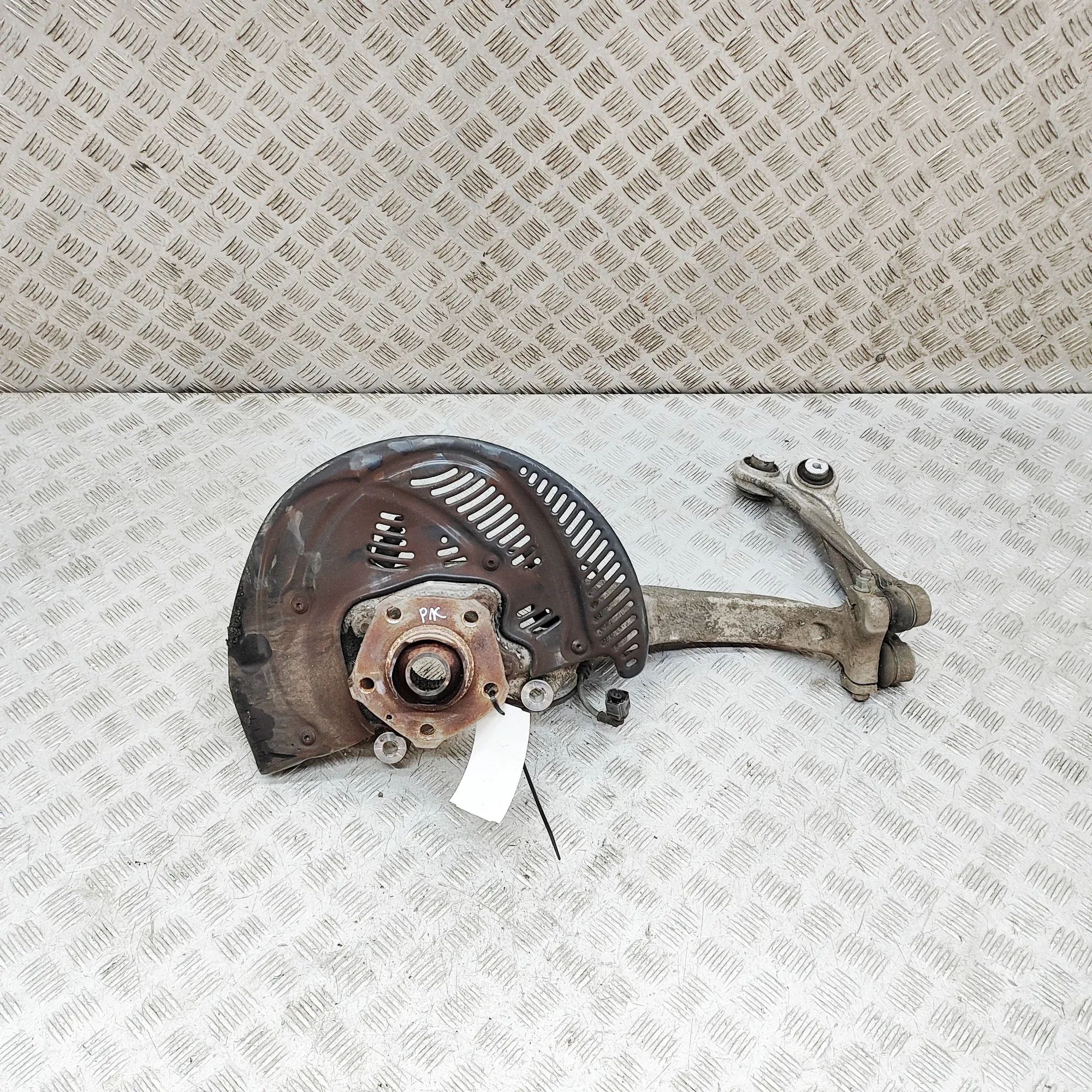 Audi e-tron Front Left Wheel Hub 4M0407509B, 4M0407505B, 4M0407253K Front Left W...