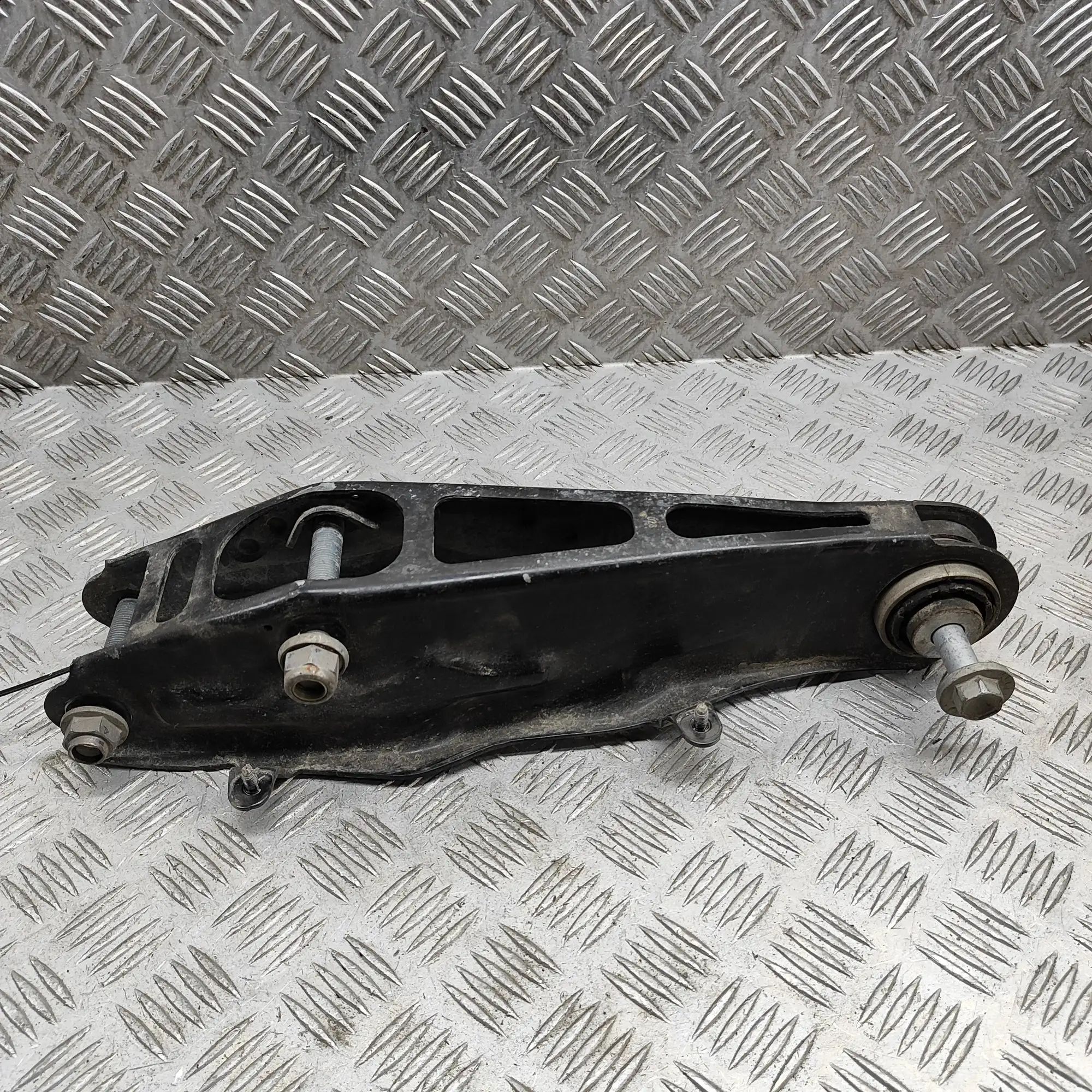 BMW iX (I20) Rear Left Lower Control Arm 6892272 Rear Left Lower Control Arm BMW IX (I20...